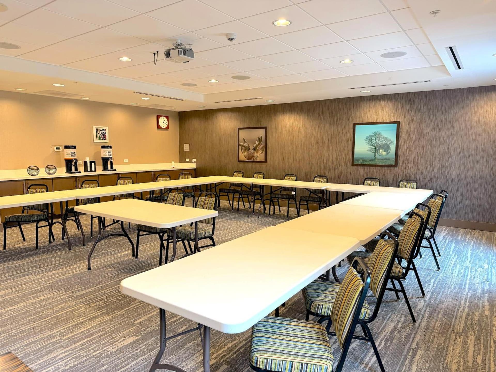 Hampton Inn & Suites Saint Paul Oakdale Woodbury gallery photo in Woodbury, MN — image 24