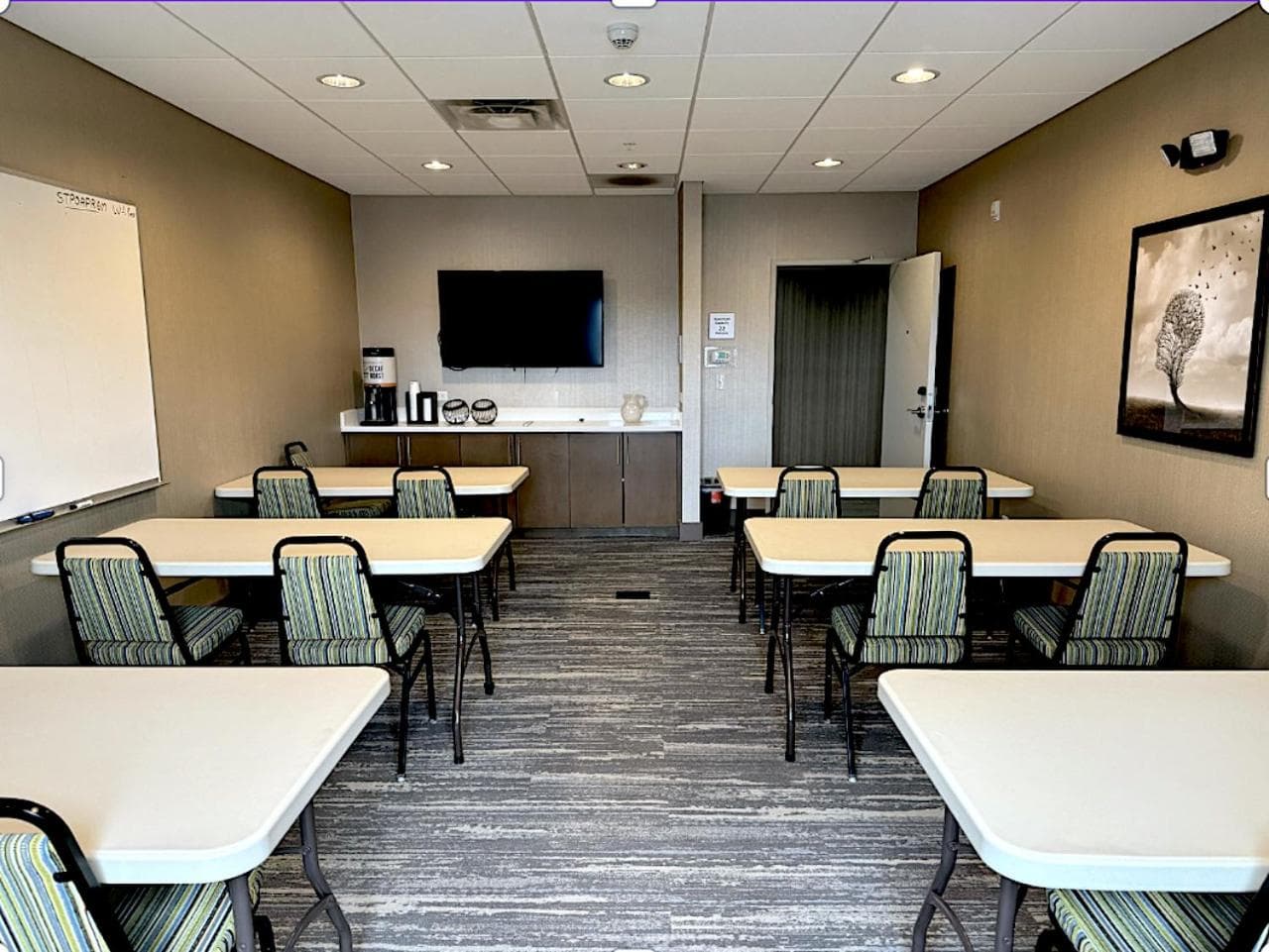 Hampton Inn & Suites Saint Paul Oakdale Woodbury gallery photo in Woodbury, MN — image 17