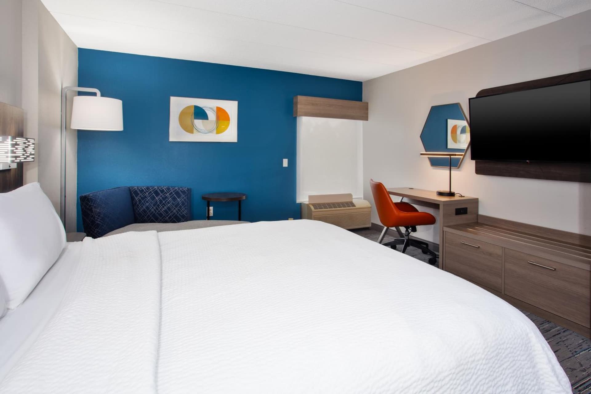 Holiday Inn Express Hotel & Suites Dover by IHG interior in Dover, DE — gallery photo 2