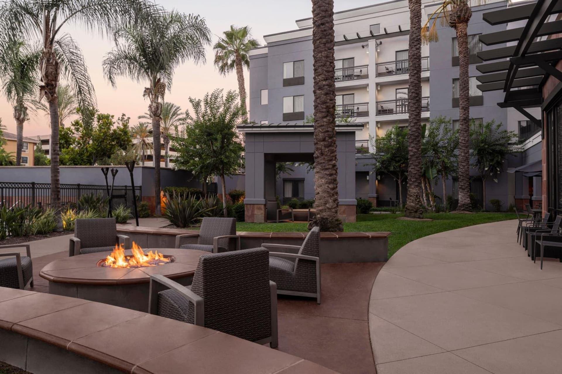 Courtyard Los Angeles Burbank Airport gallery photo in Burbank, CA — image 34