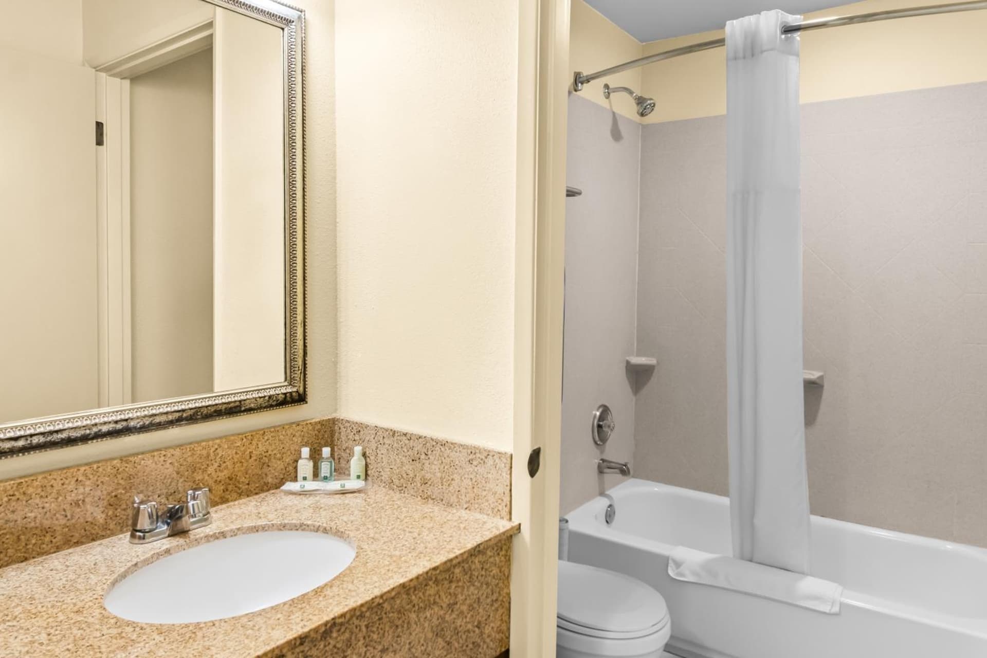 Quality Inn & Suites Vancouver - Hazel Dell gallery photo in Vancouver, WA — image 29