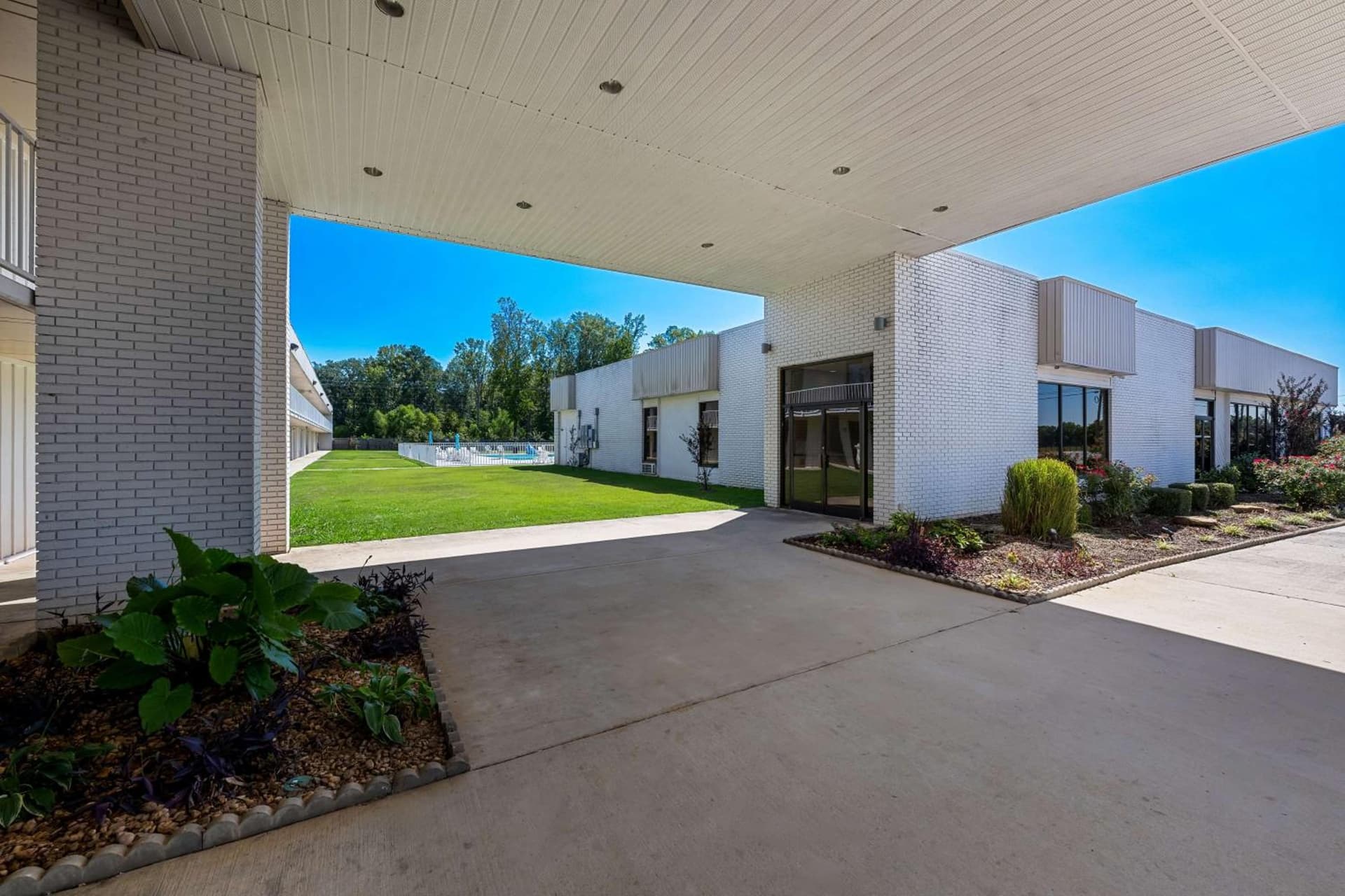 Americas Best Value Inn Hamilton property views in Hamilton, AL — gallery photo 3