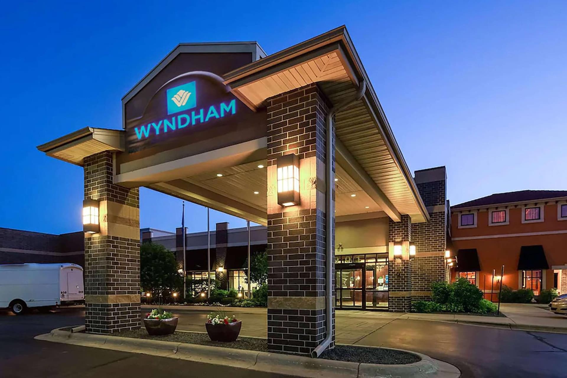 Wyndham Bloomington - Mall of America featured exterior or lobby in Bloomington, MN — similar hotel