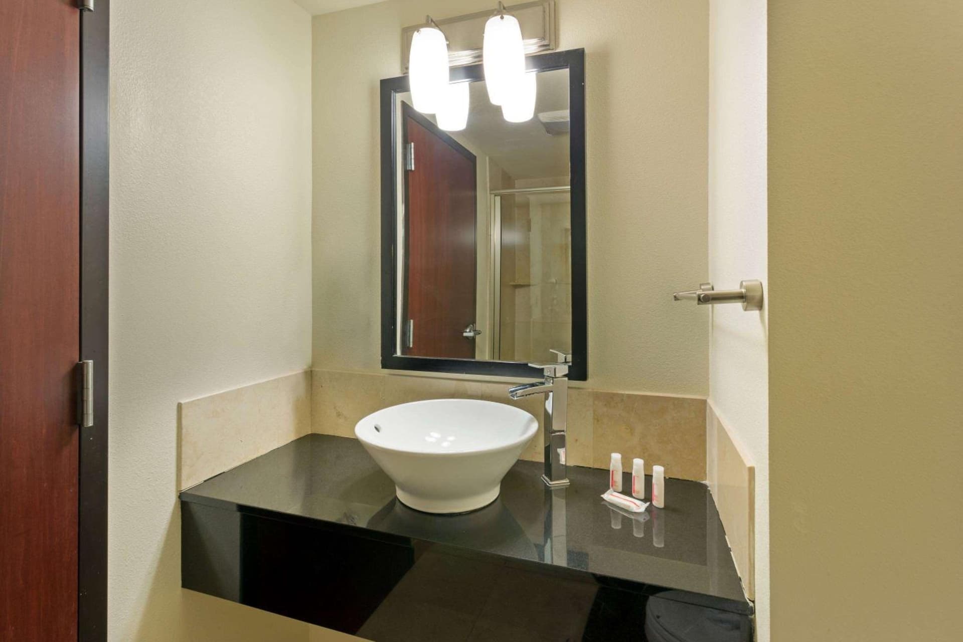 Days Inn & Suites by Wyndham Milwaukee gallery photo in Milwaukee, WI — image 26