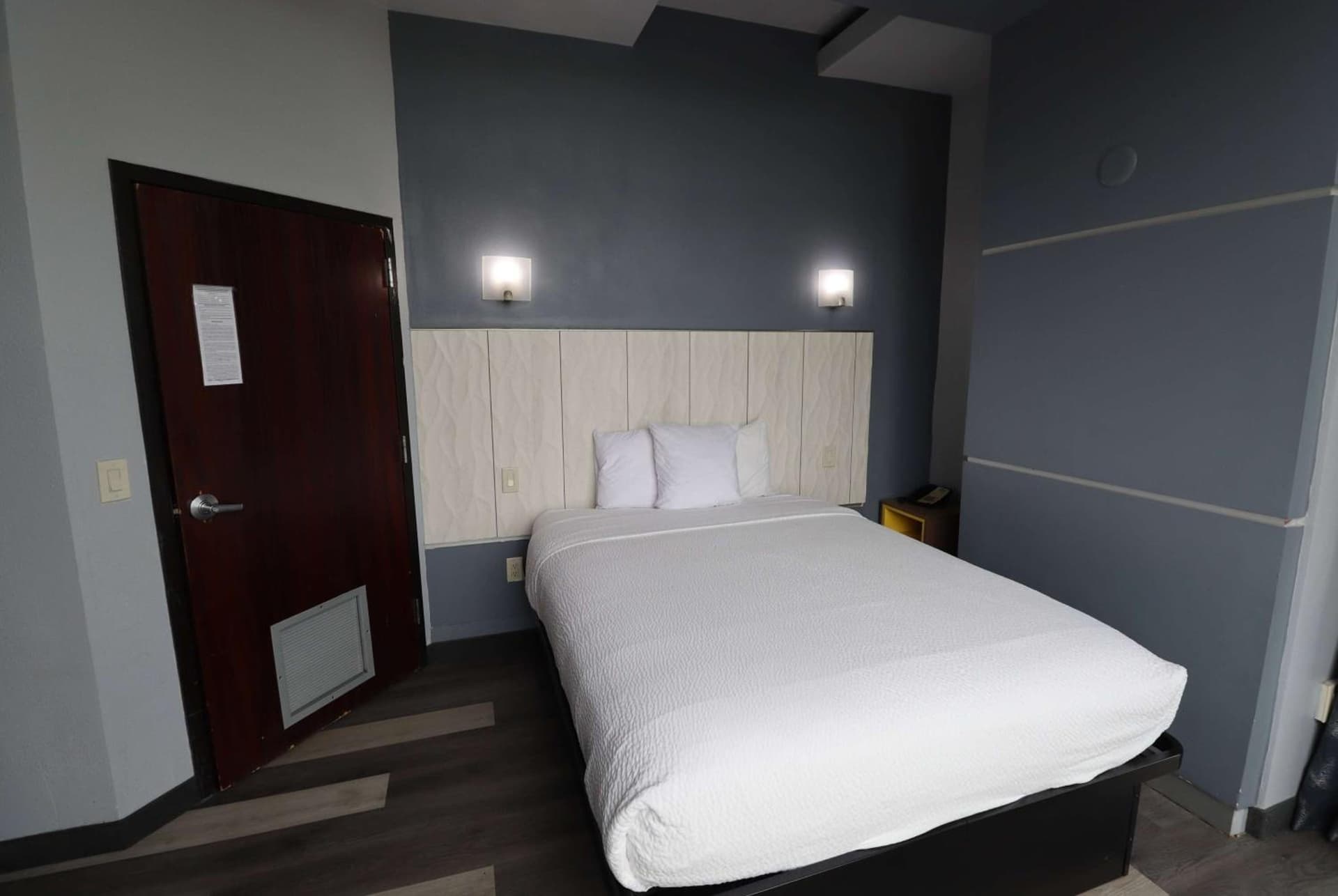 Days Inn & Suites by Wyndham Milwaukee gallery photo in Milwaukee, WI — image 21