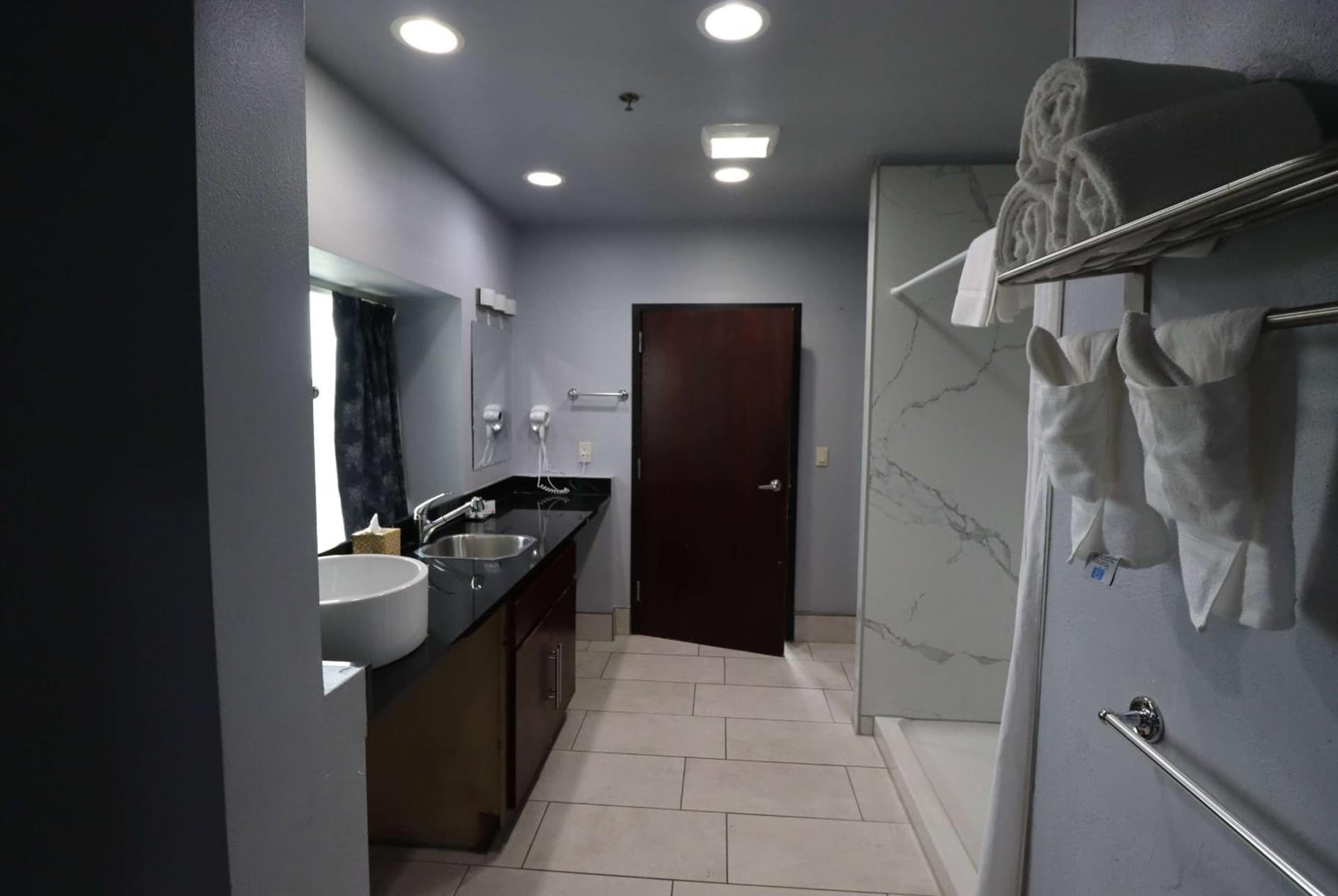 Days Inn & Suites by Wyndham Milwaukee property views in Milwaukee, WI — gallery photo 3