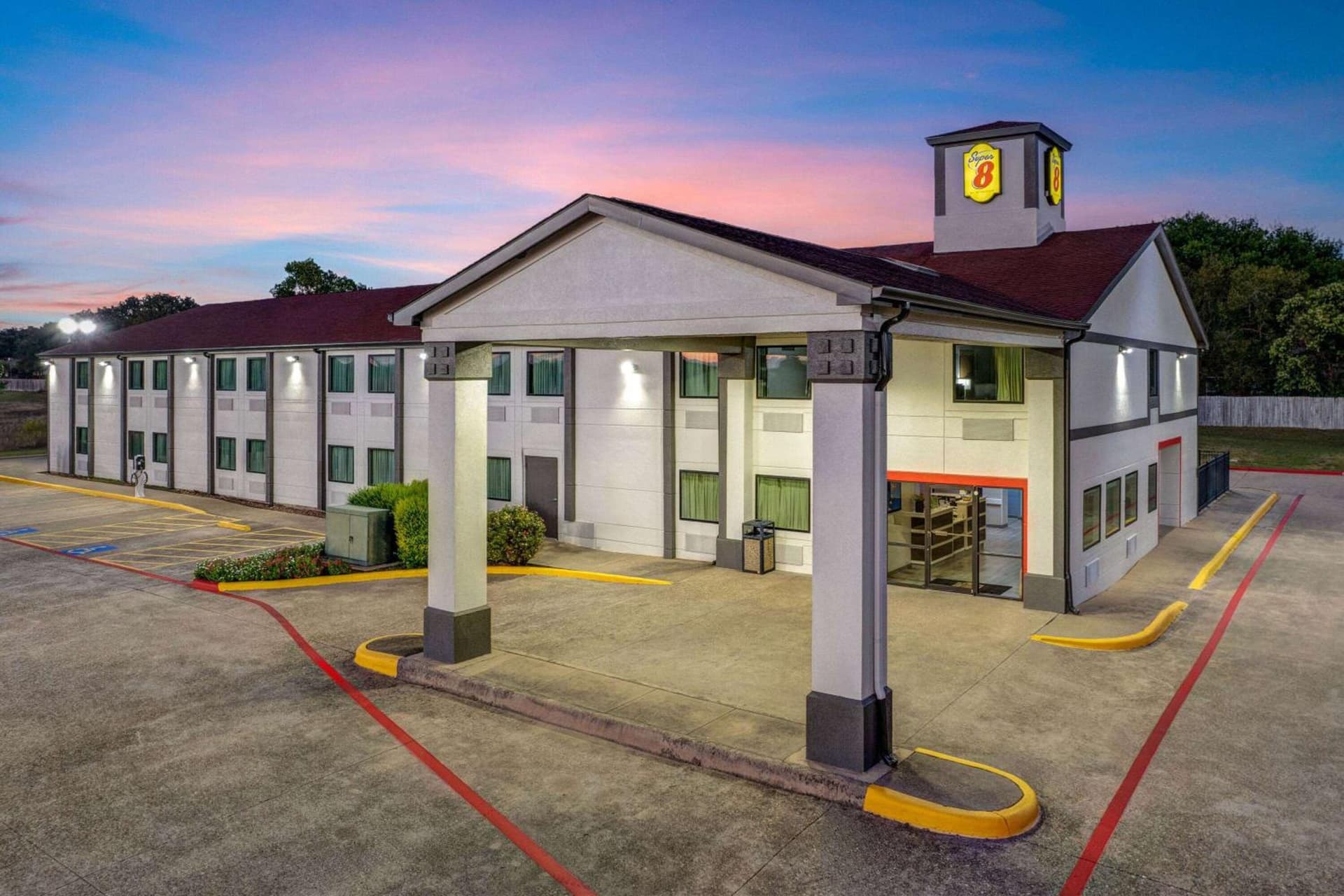 Super 8 by Wyndham Waxahachie TX gallery photo in Waxahachie, TX — image 16