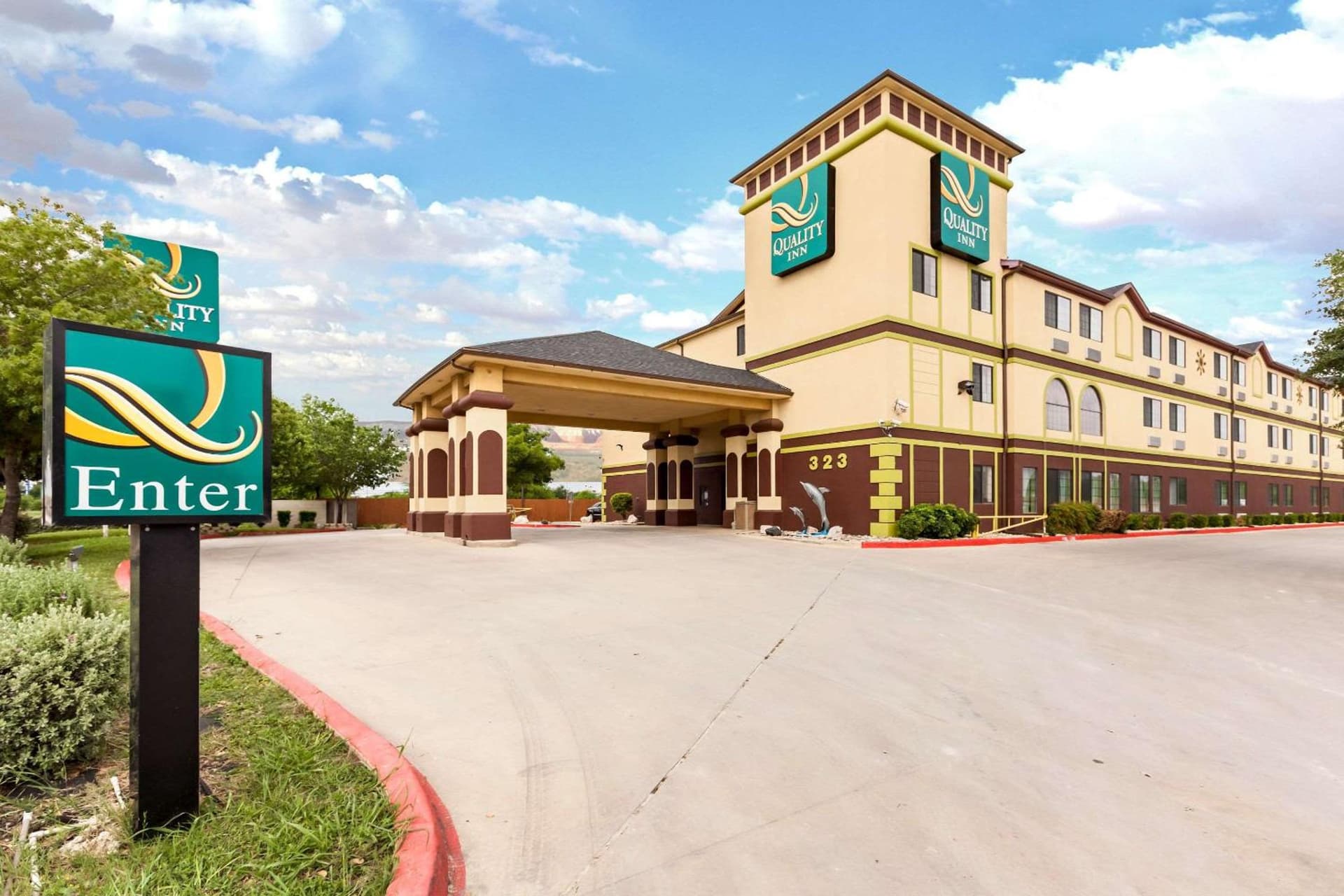 Quality Inn Near Seaworld - Lackland interior in San Antonio, TX — gallery photo 2