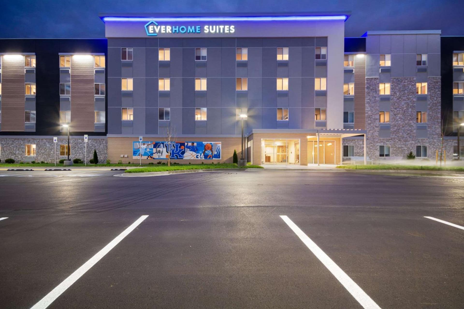 Everhome Suites Lexington - Horse Park interior in Lexington, KY — gallery photo 2