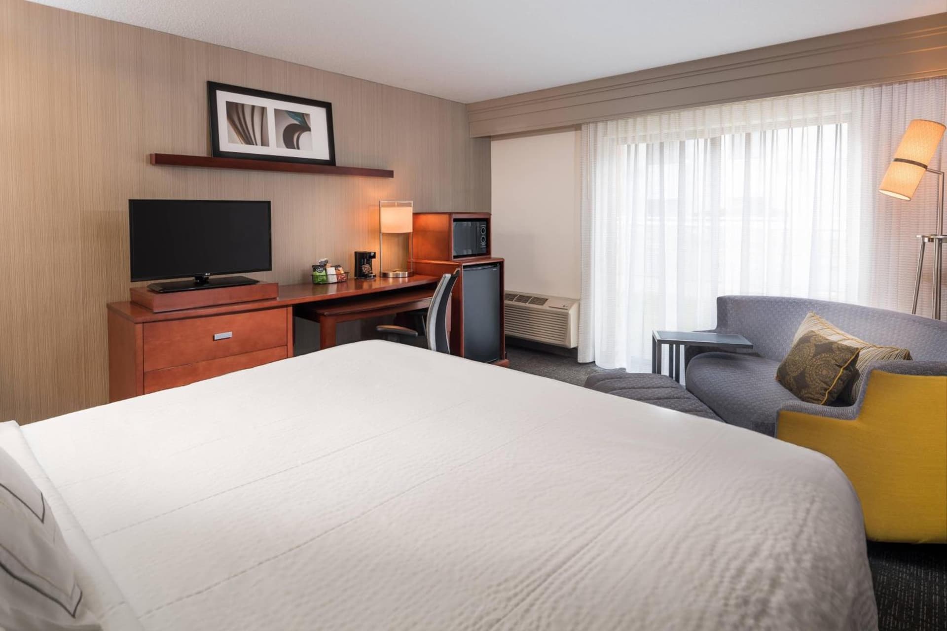 Courtyard by Marriott New Haven Orange gallery photo in Orange — image 5
