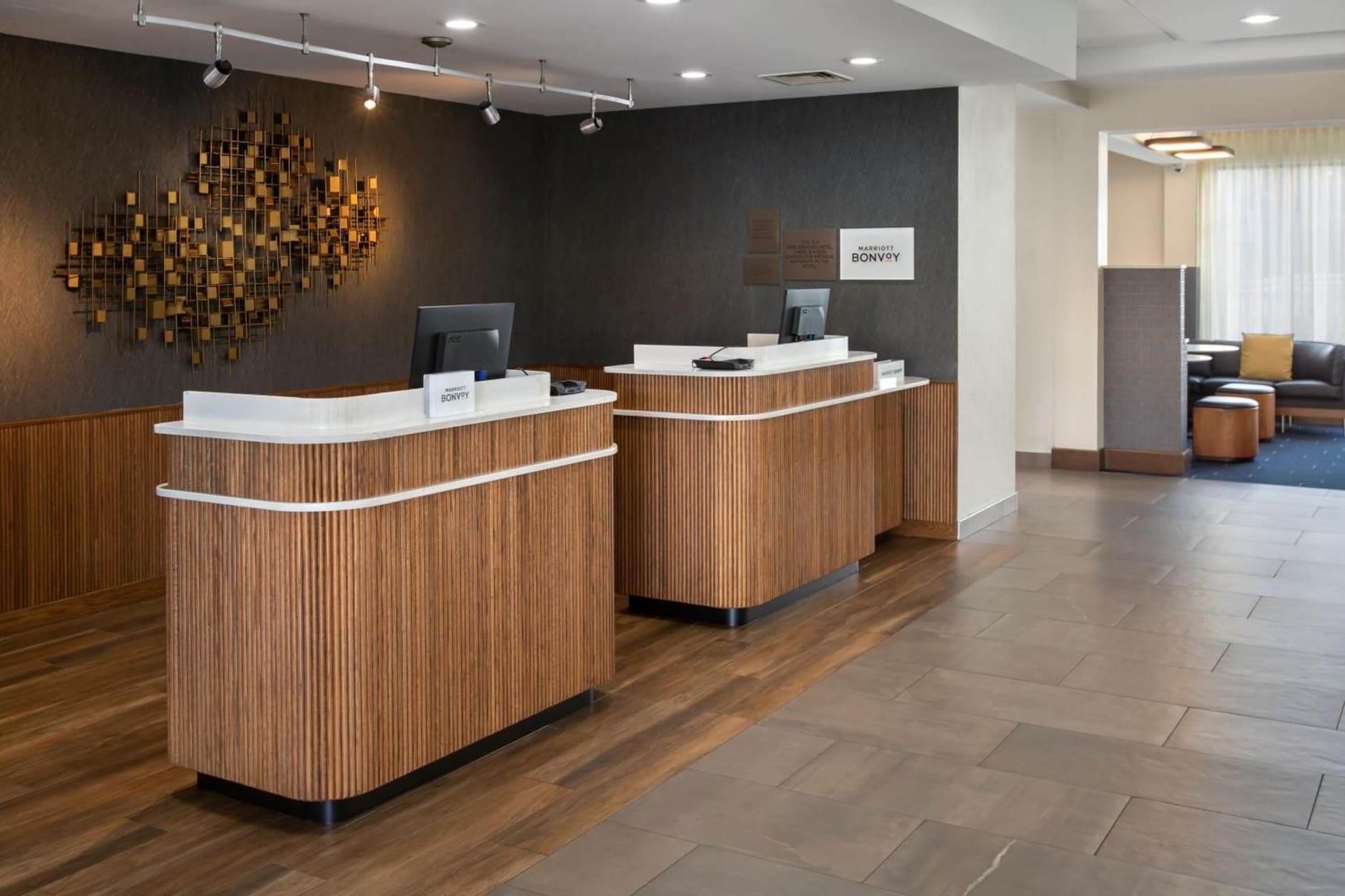 Courtyard by Marriott New Haven Orange interior in Orange — gallery photo 2