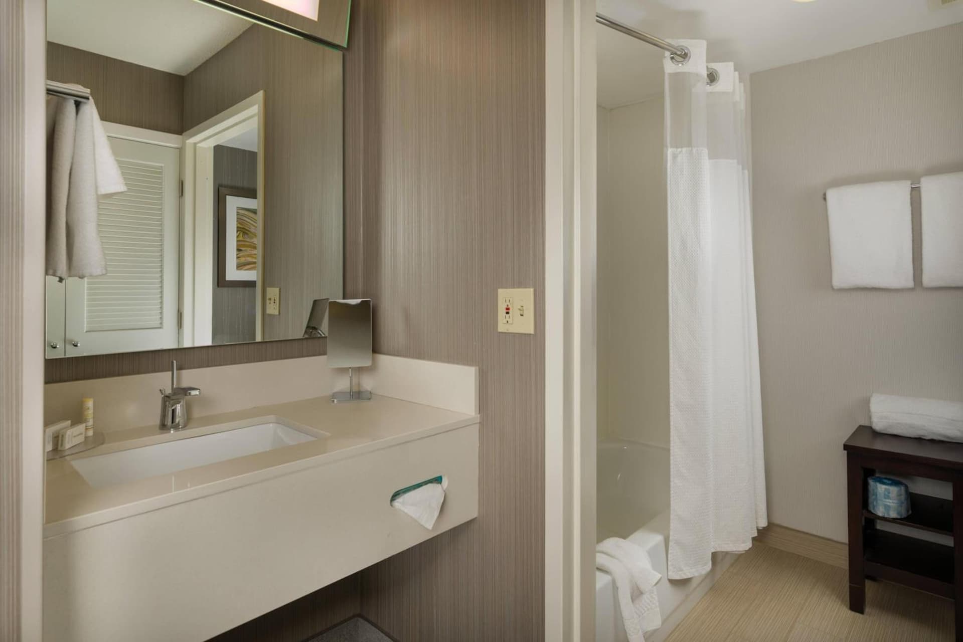 Courtyard by Marriott New Haven Orange gallery photo in Orange — image 26