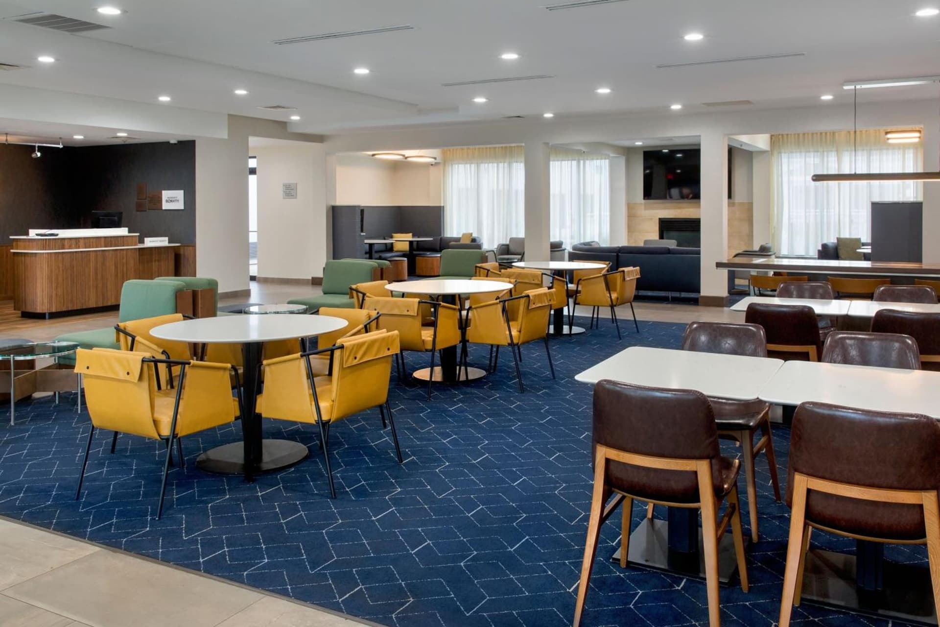 Courtyard by Marriott New Haven Orange property views in Orange — gallery photo 3