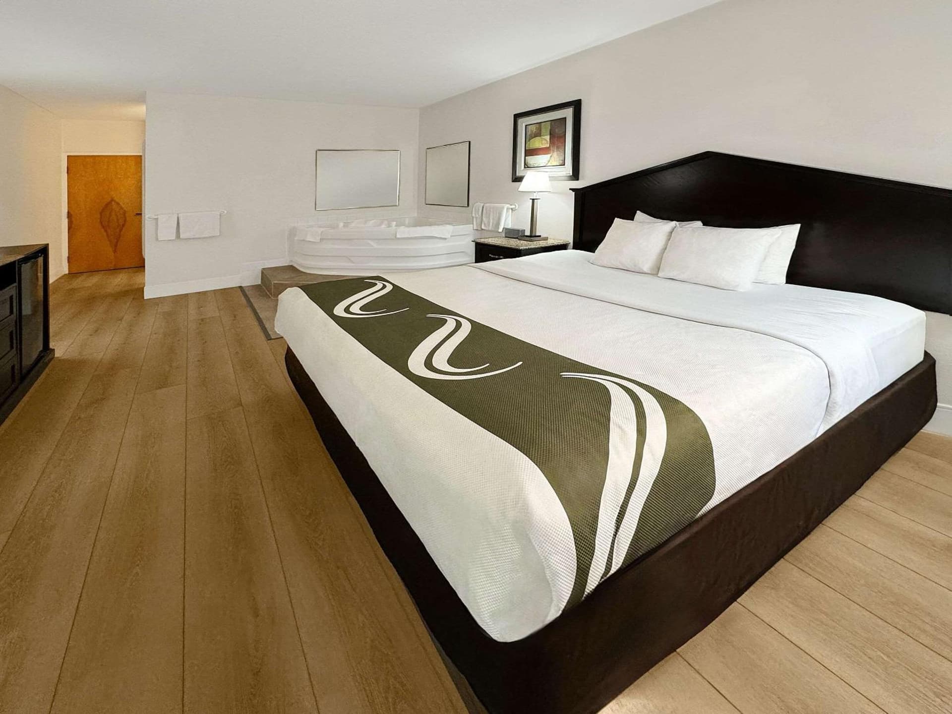 Quality Inn Fort Wayne interior in Fort Wayne, IN — gallery photo 2