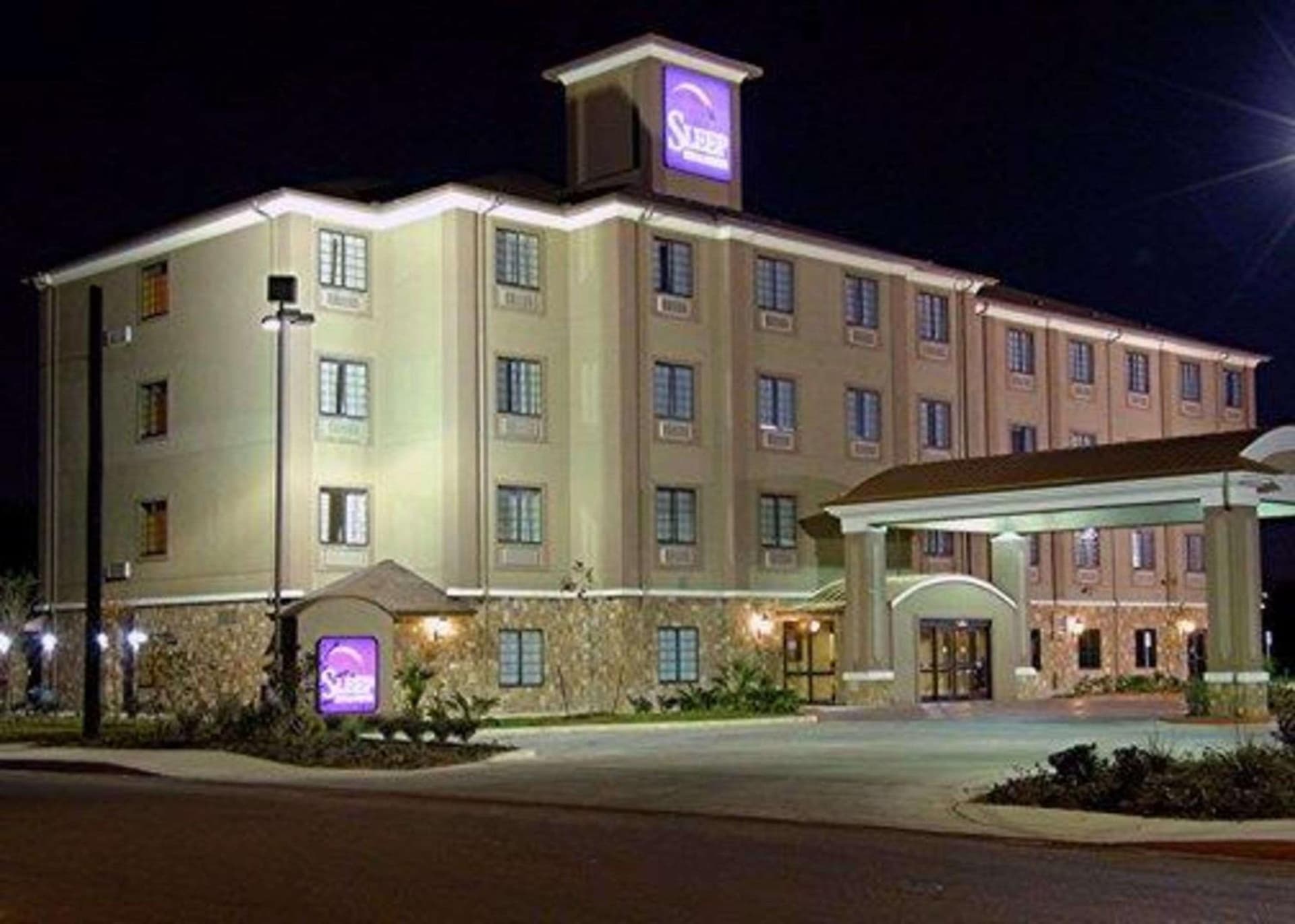 Sleep Inn & Suites at Six Flags interior in San Antonio, TX — gallery photo 2