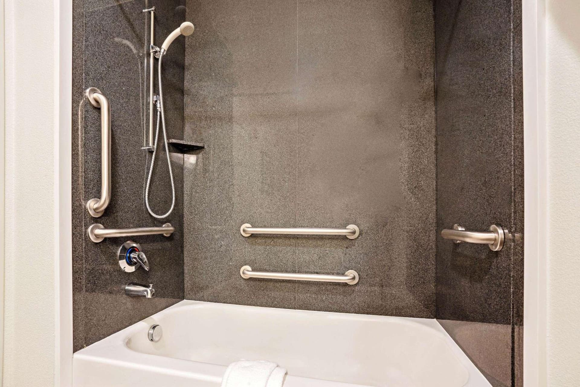 La Quinta by Wyndham Tumwater - Olympia gallery photo in Tumwater, WA — image 12