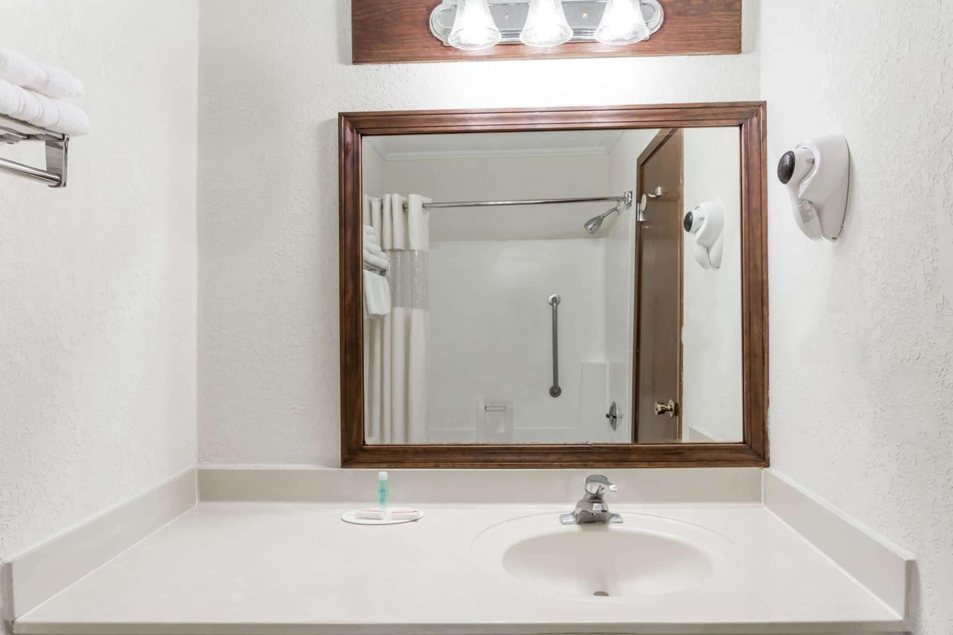 Best Western Greensboro Coliseum Inn gallery photo in Greensboro, NC — image 45