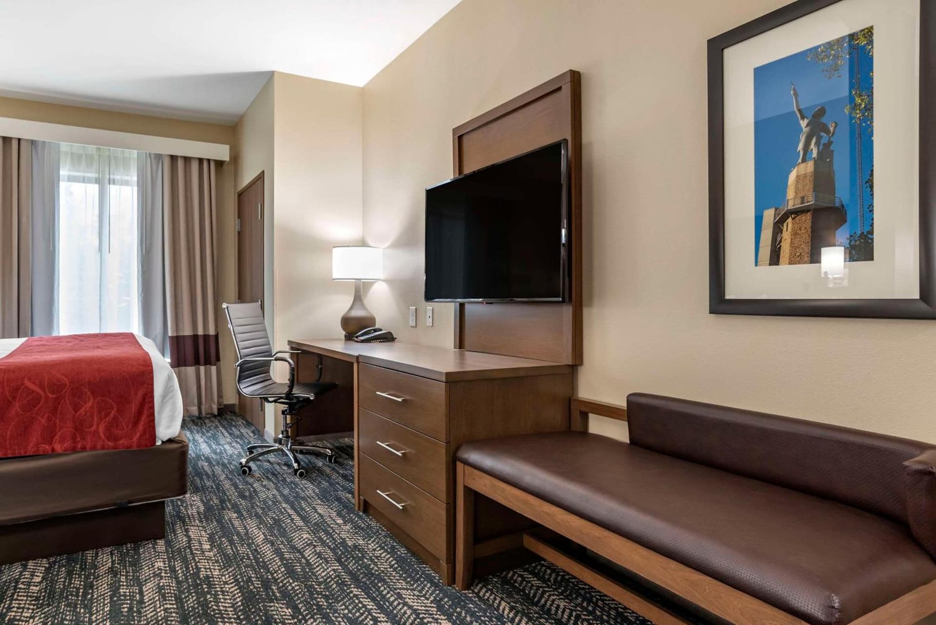 Comfort Inn & Suites Downtown near University interior in Tuscaloosa, AL — gallery photo 2