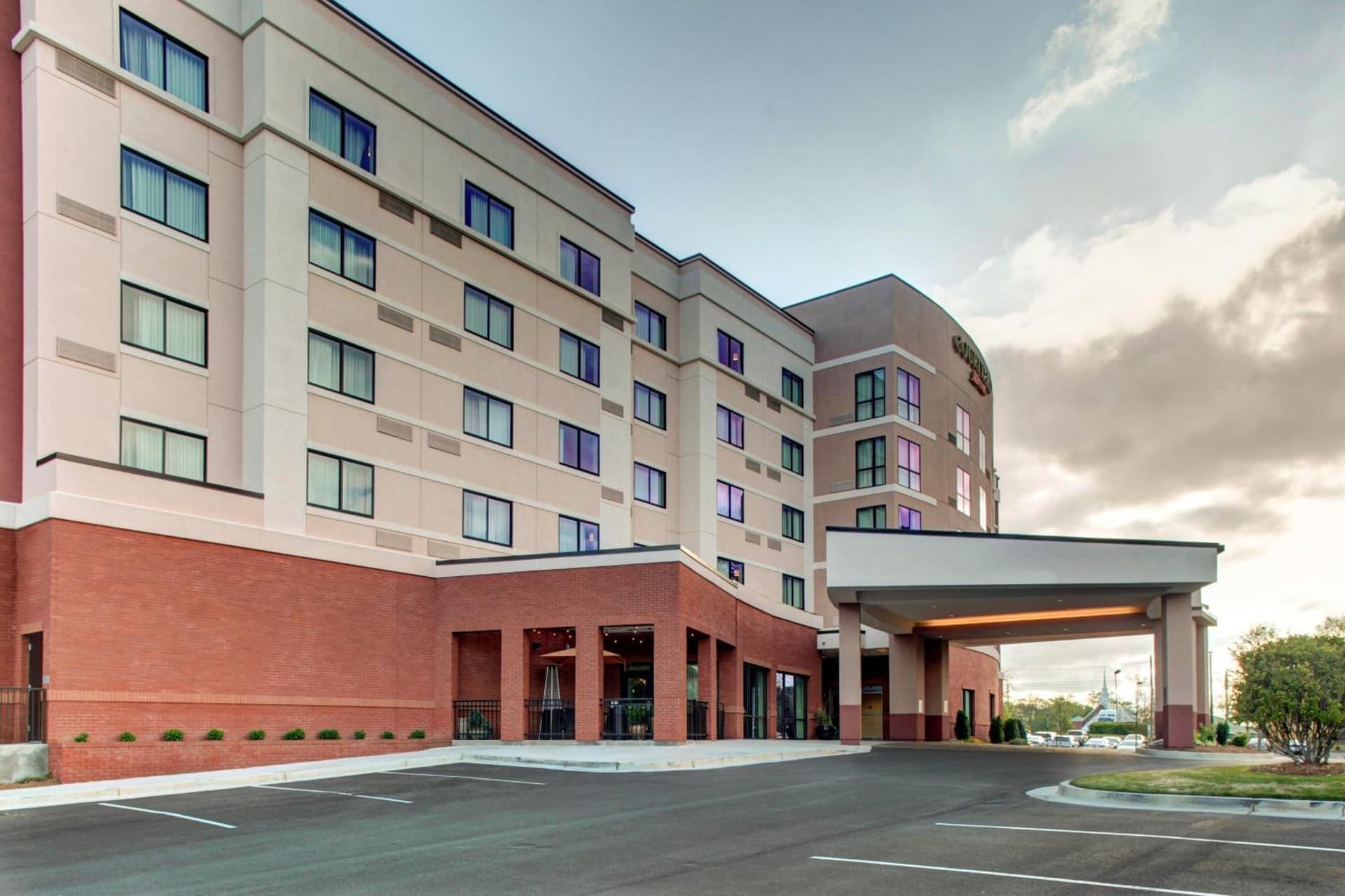 Courtyard by Marriott Carrollton interior in Carrollton, GA — gallery photo 2