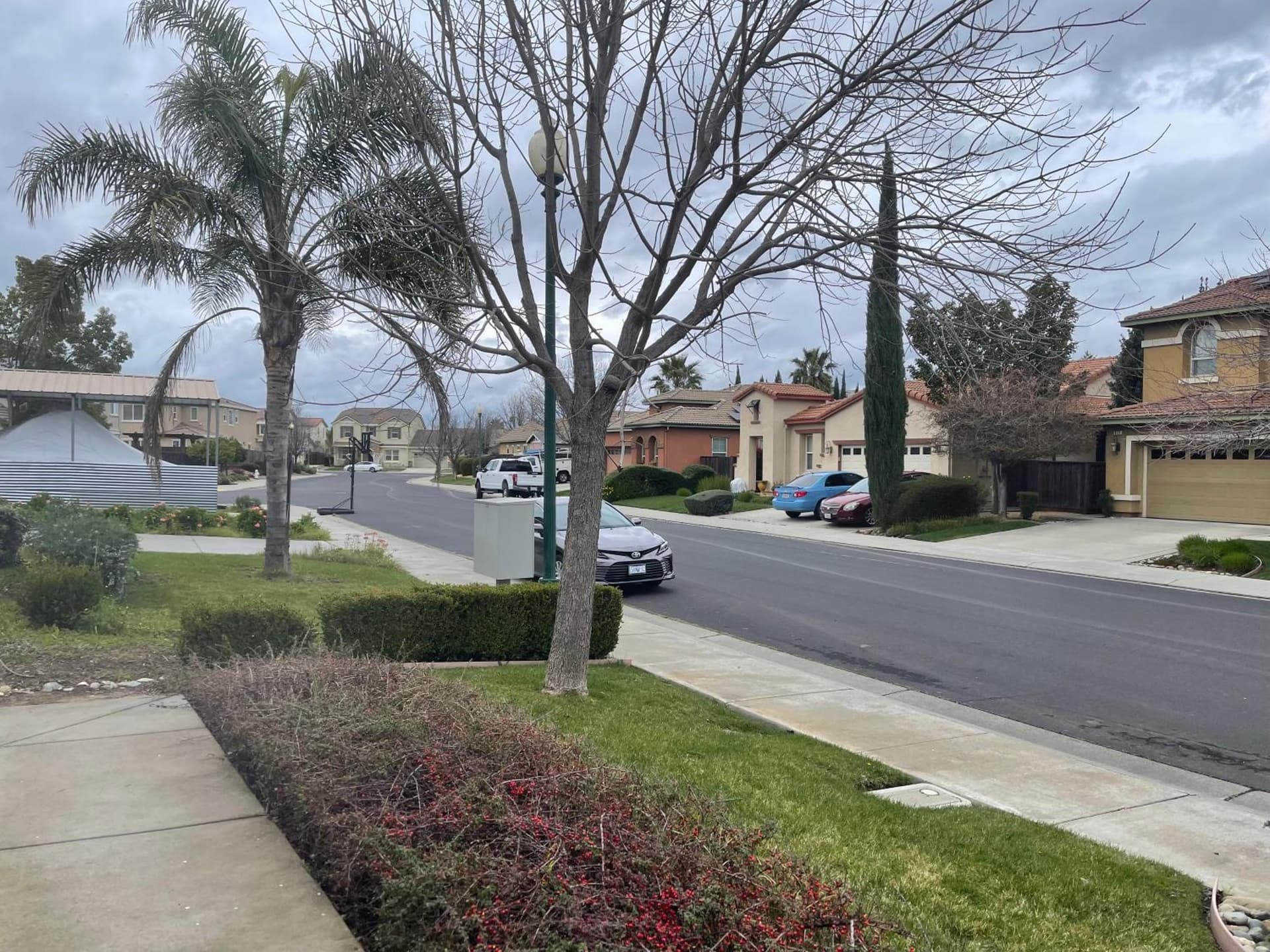 Comfort and Style Full bed shared bathroom gallery photo in Vacaville, CA — image 7