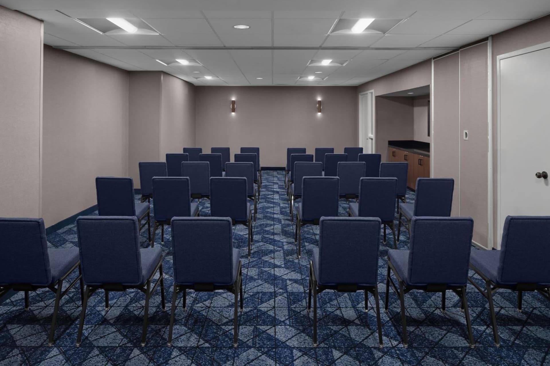 Courtyard by Marriott Pittsburgh University Center gallery photo in Pittsburgh, PA — image 9
