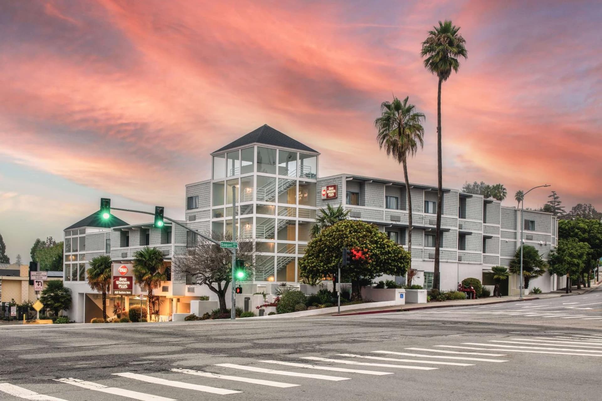 Best Western Plus All Suites Inn interior in Santa Cruz, CA — gallery photo 2
