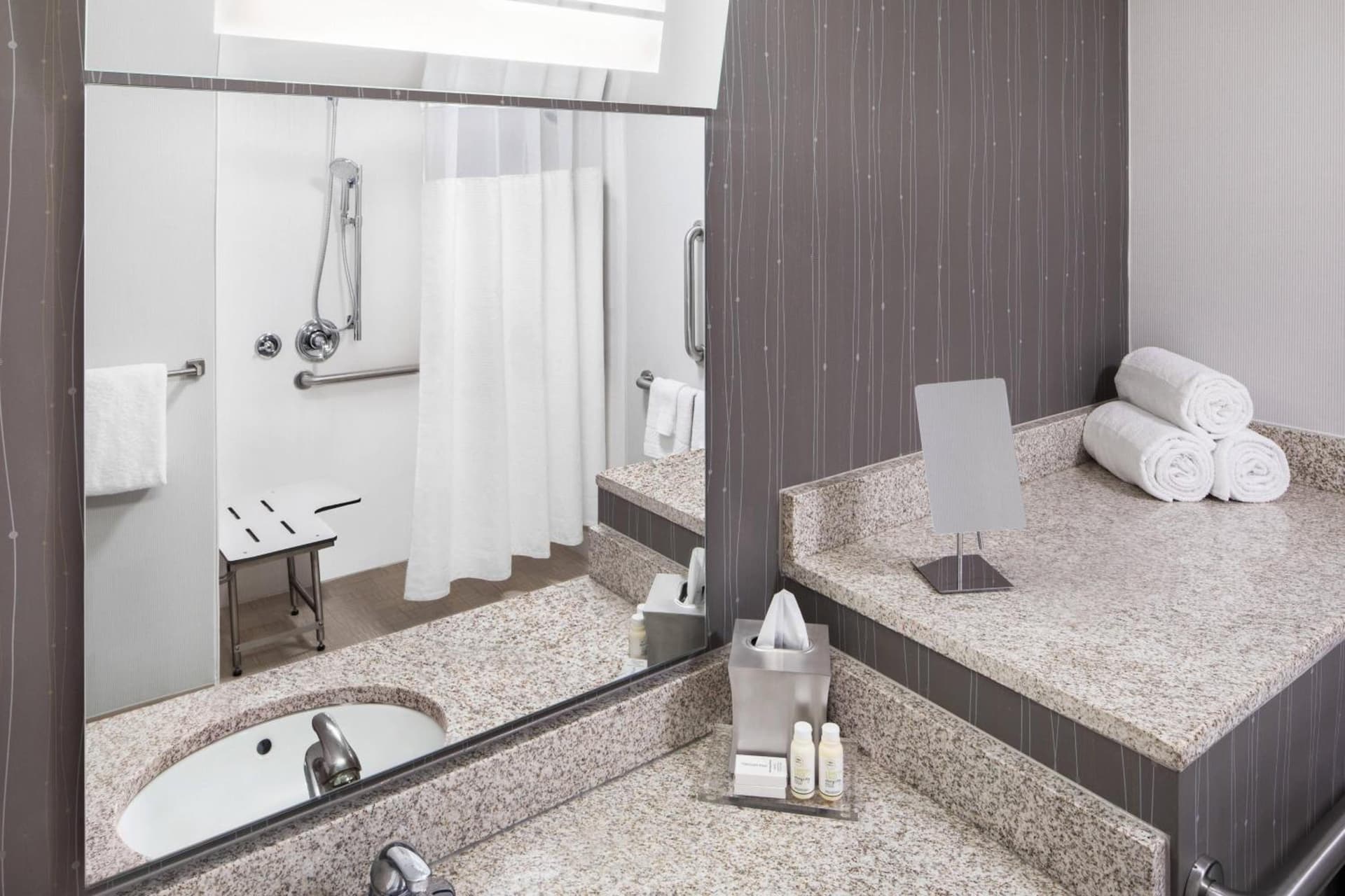 Courtyard By Marriott Jersey City Newport gallery photo in Jersey City, NJ — image 16