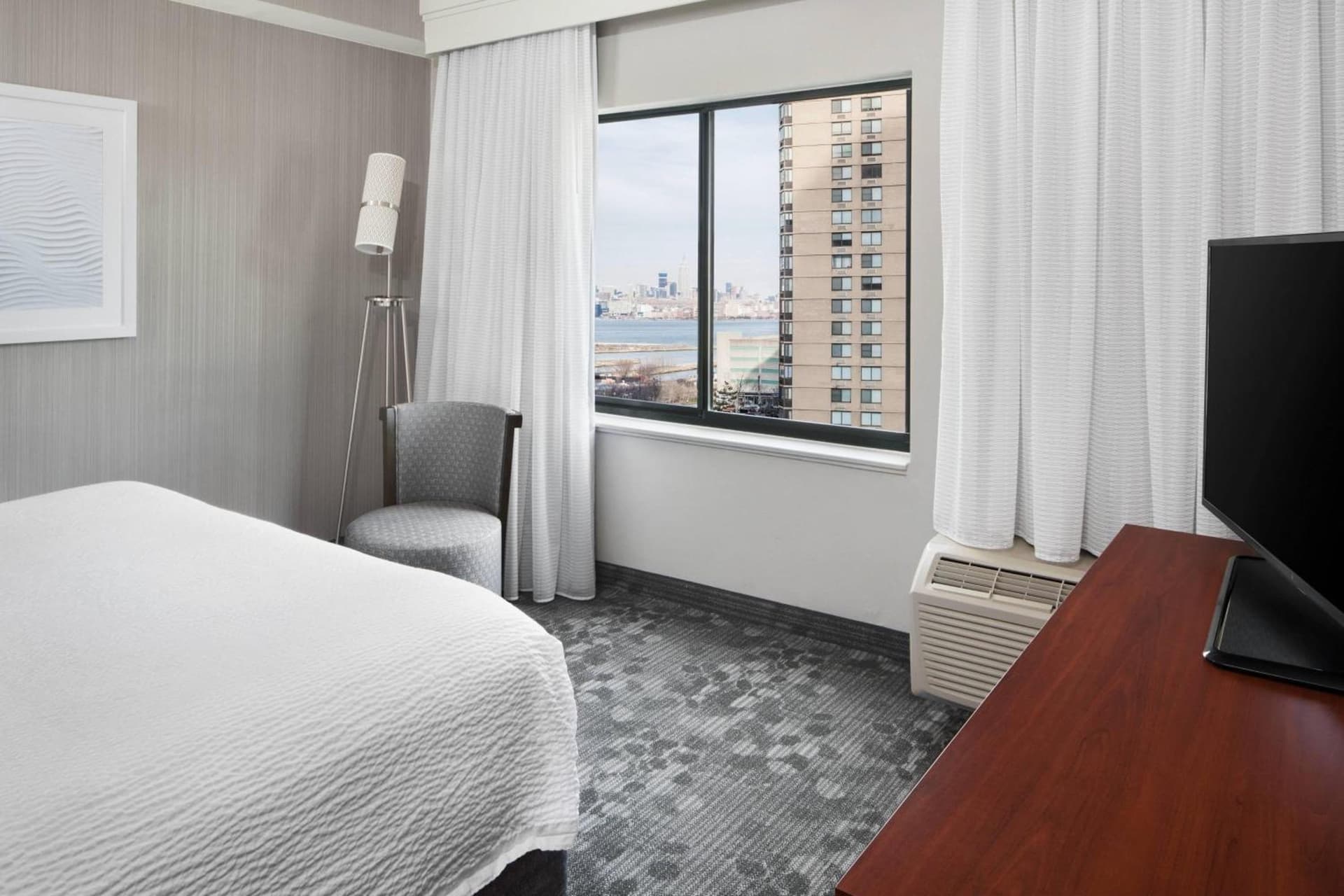 Courtyard By Marriott Jersey City Newport gallery photo in Jersey City, NJ — image 21