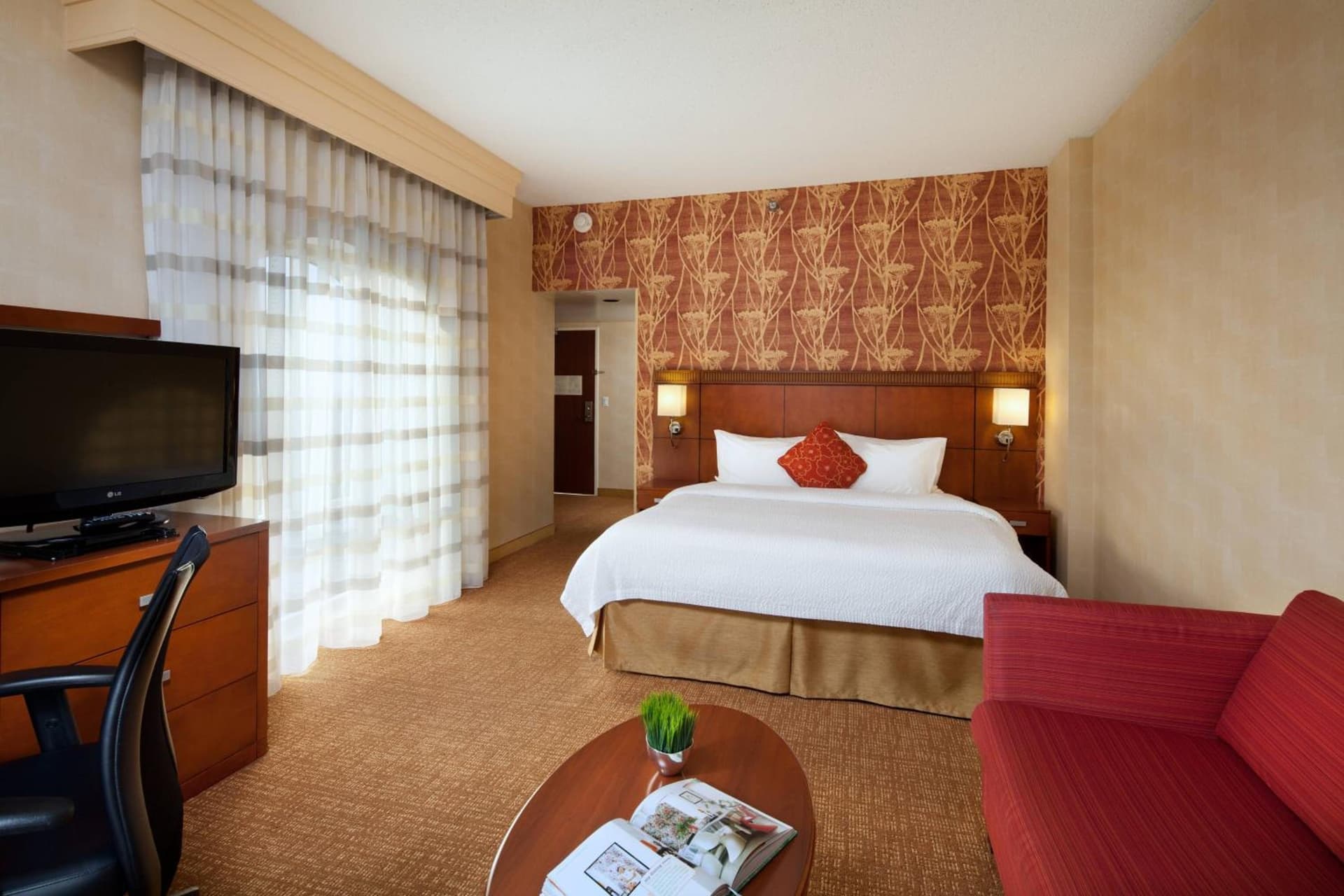 Courtyard by Marriott Baldwin Park gallery photo in Baldwin Park, CA — image 37