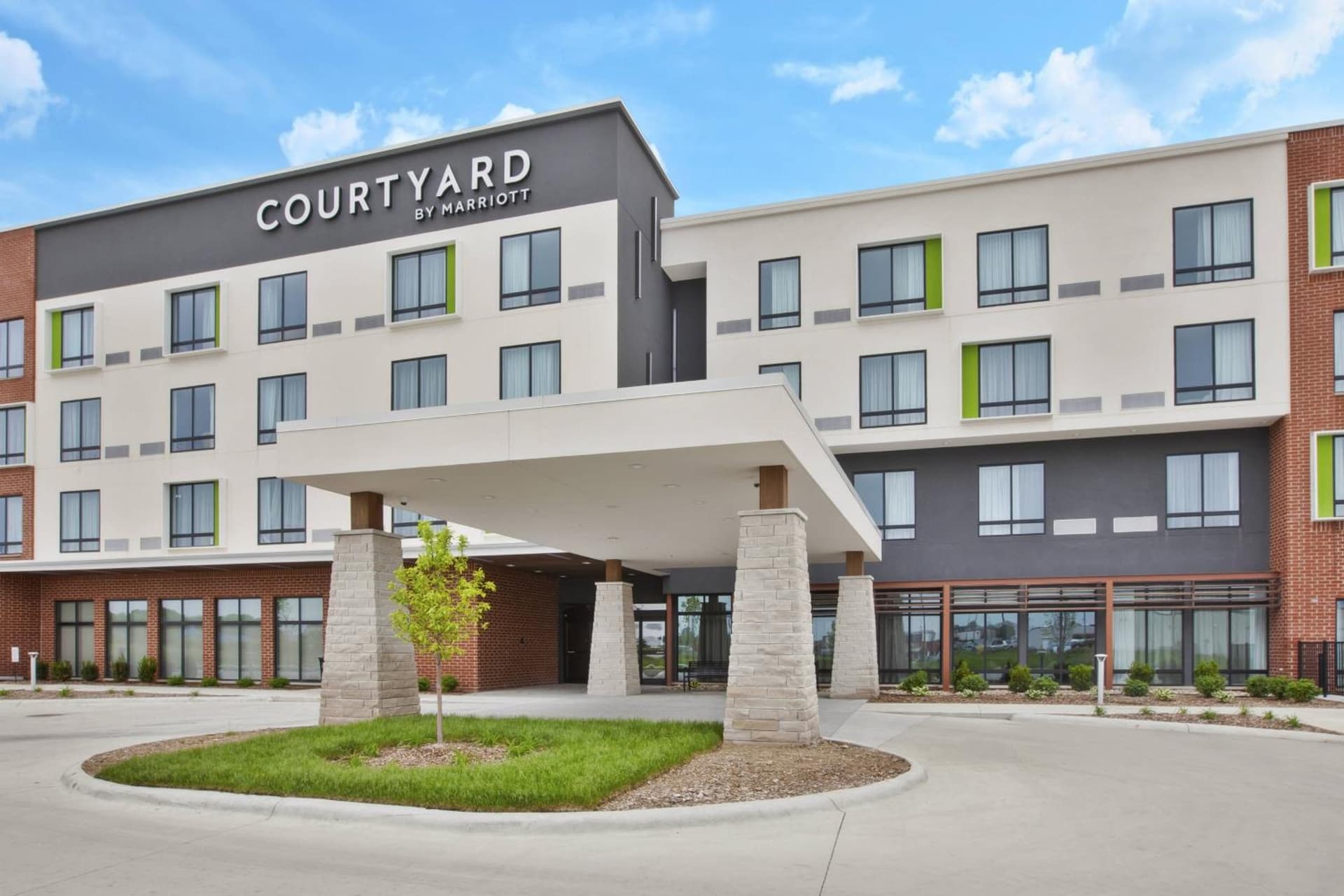 Courtyard by Marriott St. Joseph-Benton Harbor interior in Benton Harbor, MI — gallery photo 2