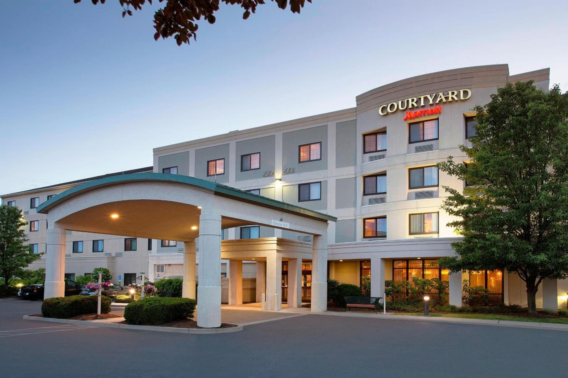 Courtyard by Marriott Middletown Goshen interior in Middletown, NY — gallery photo 2