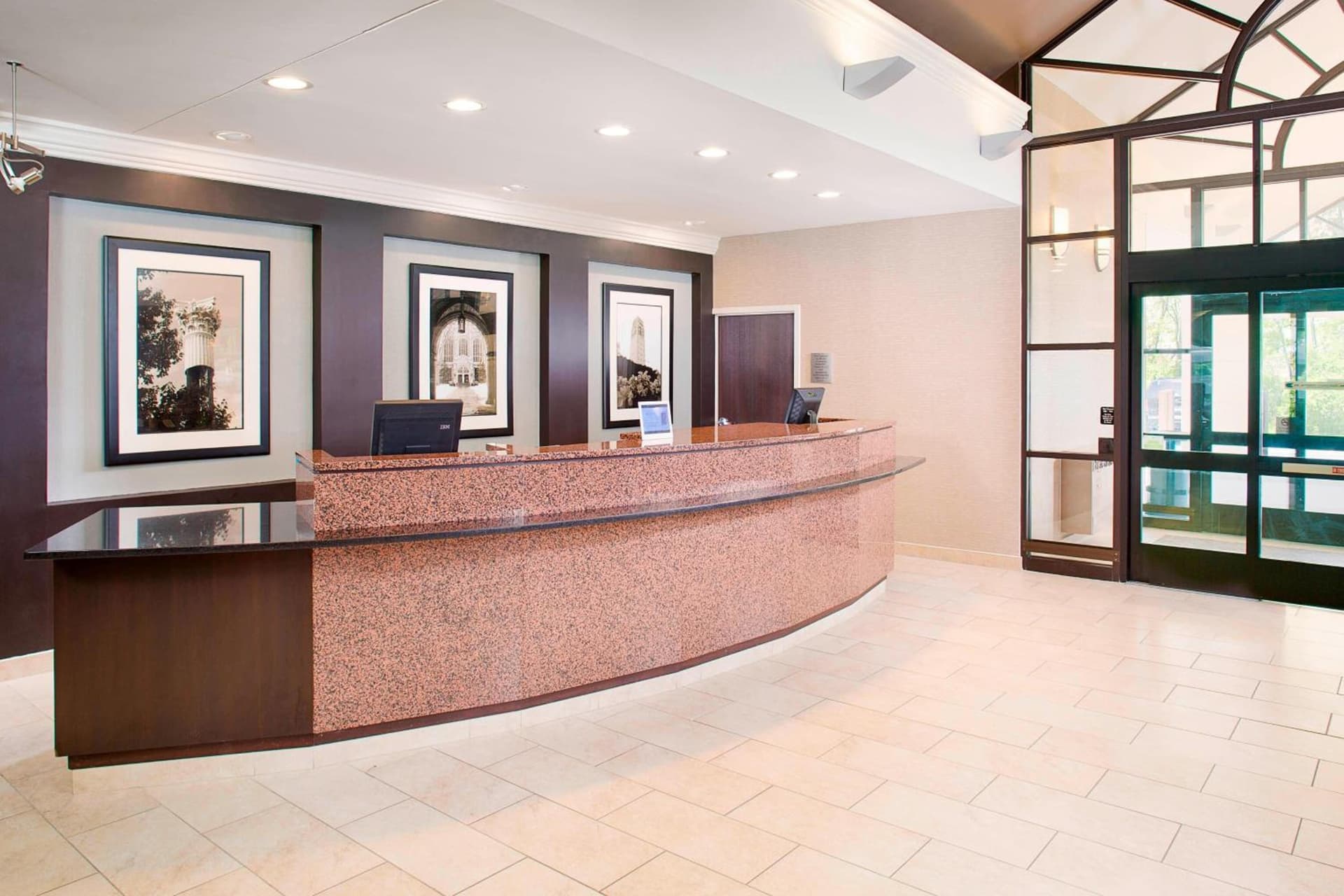 Courtyard by Marriott Ann Arbor interior in Ann Arbor, MI — gallery photo 2