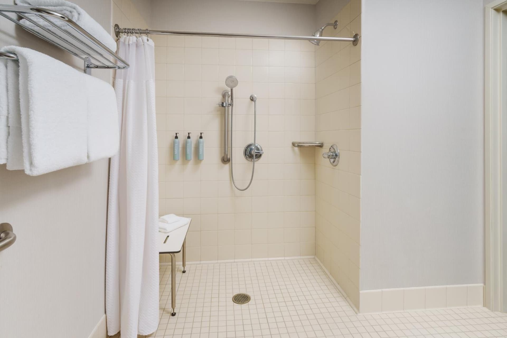 Courtyard by Marriott Roseville Galleria Mall/Creekside Ridge Drive gallery photo in Roseville, CA — image 61