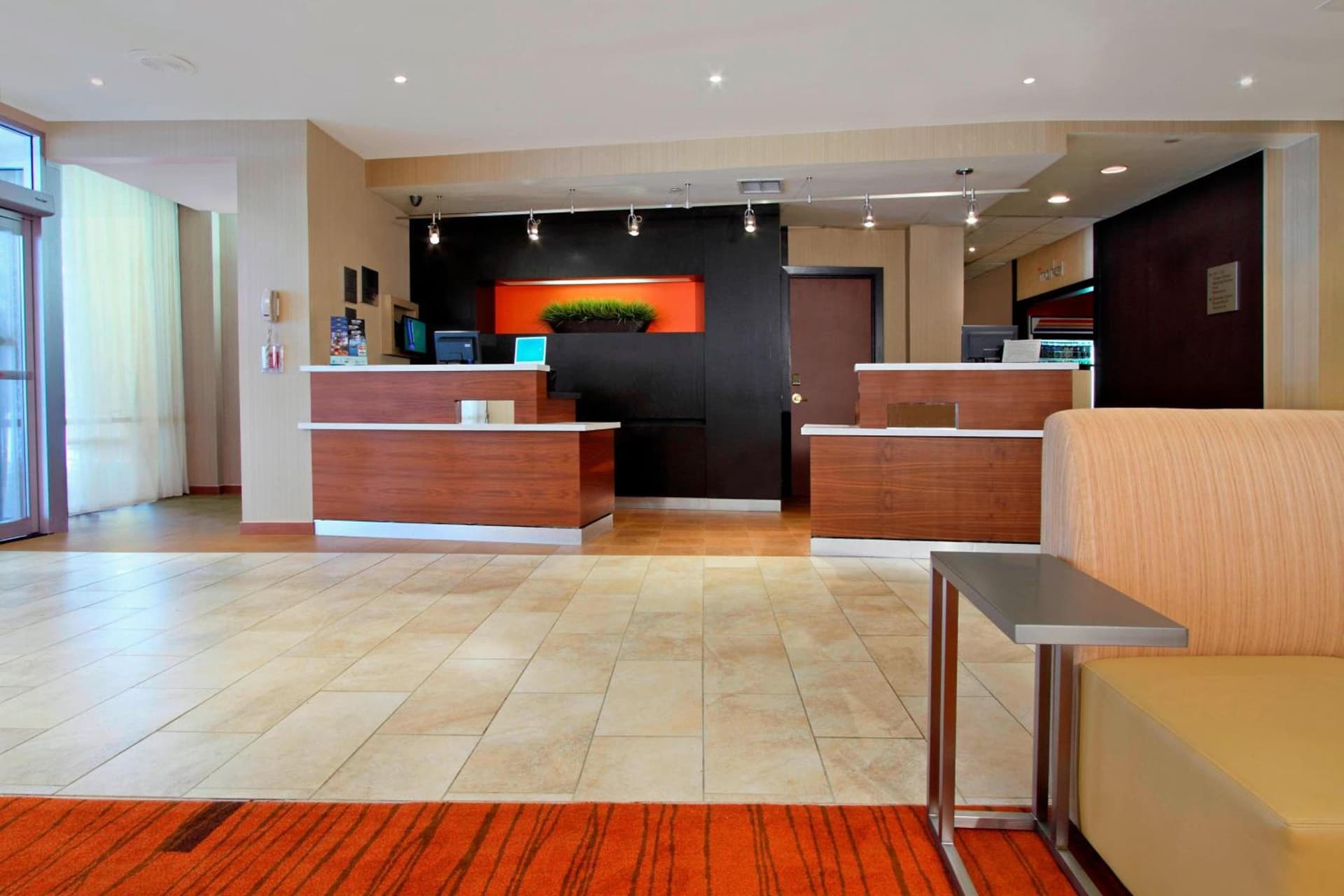Courtyard by Marriott Lyndhurst/Meadowlands interior in Lyndhurst — gallery photo 2