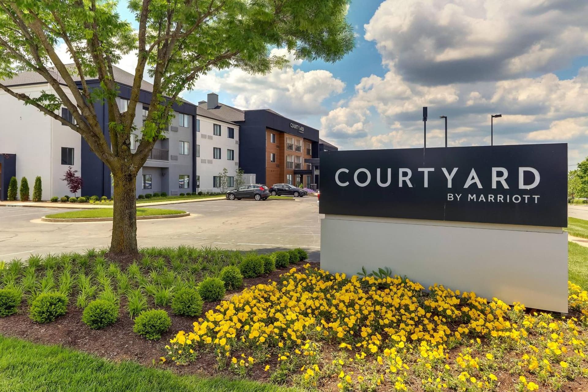 Courtyard Lexington South/Hamburg Place interior in Lexington, KY — gallery photo 2