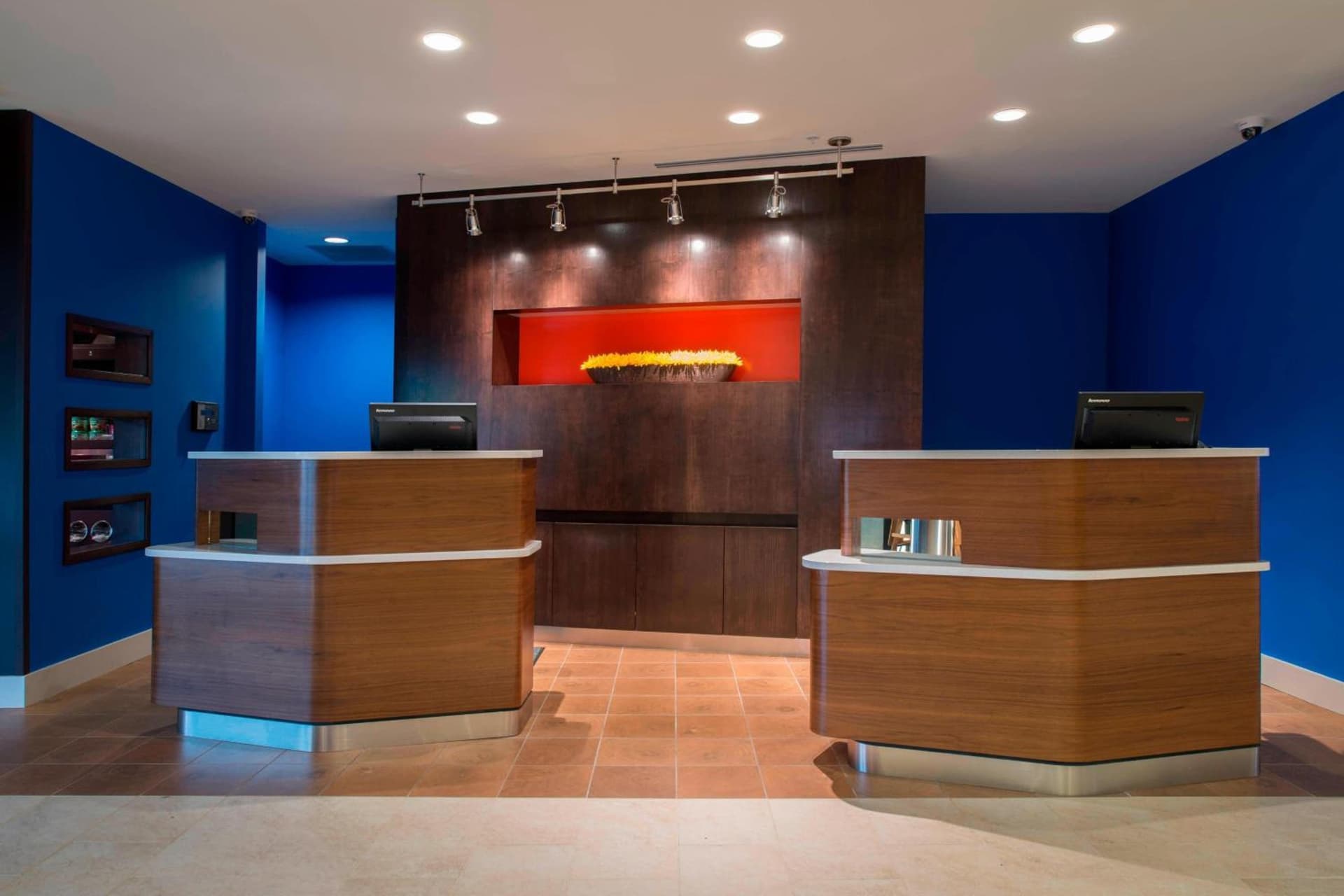 Courtyard by Marriott Columbus interior in Columbus, MS — gallery photo 2