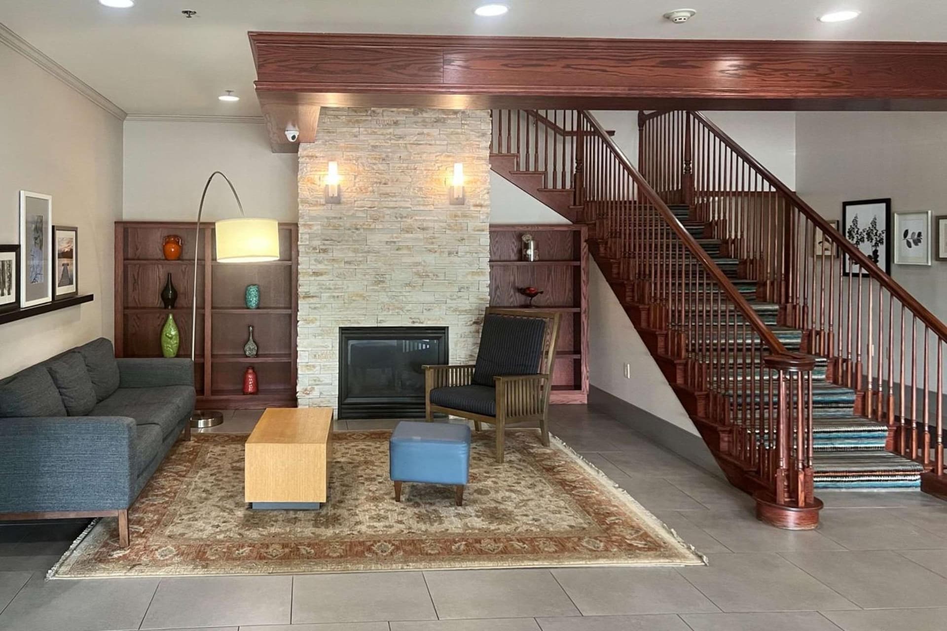 Comfort Inn & Suites St Paul Northeast interior in Vadnais Heights, MN — gallery photo 2
