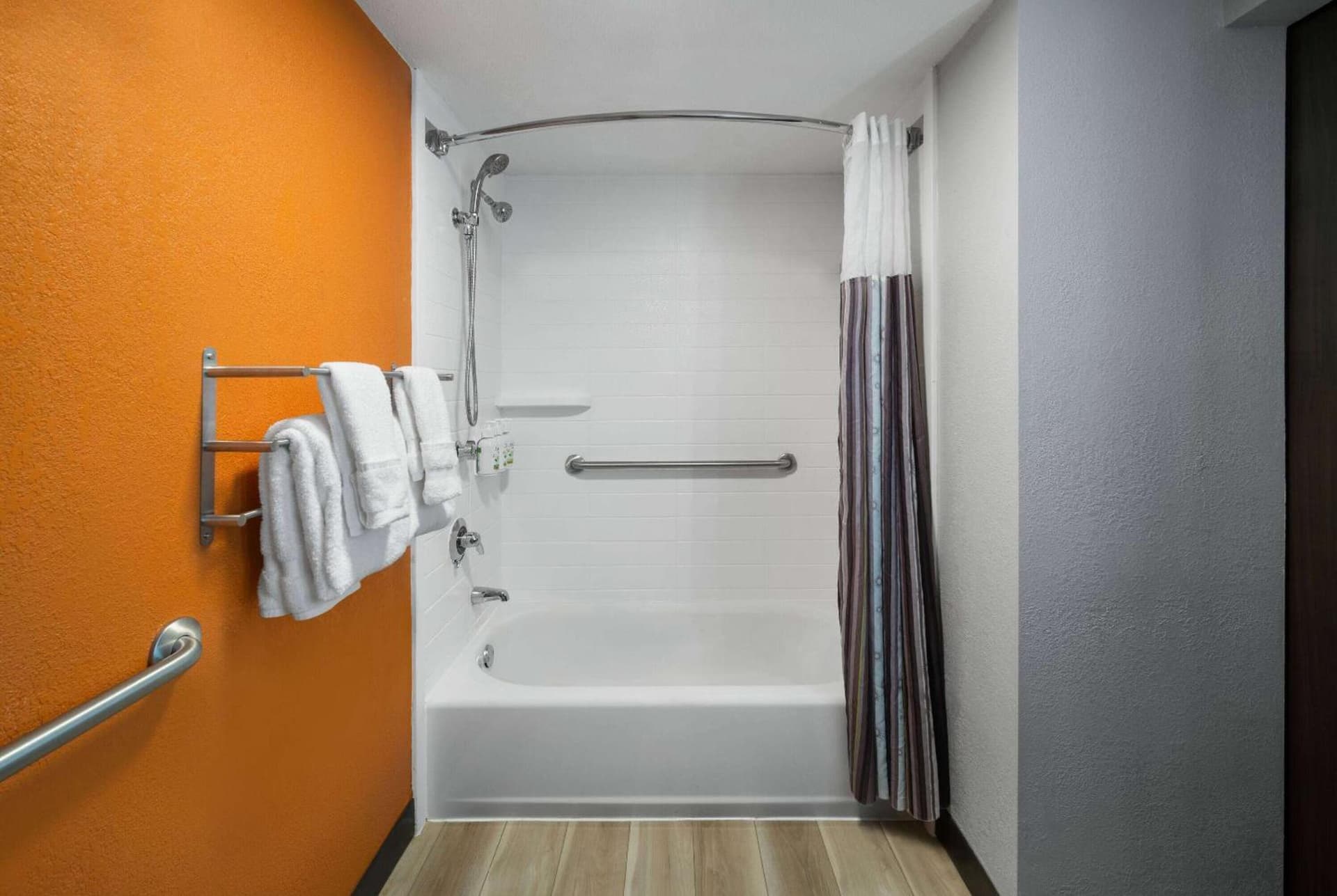 La Quinta by Wyndham Greensboro NC gallery photo in Greensboro, NC — image 12