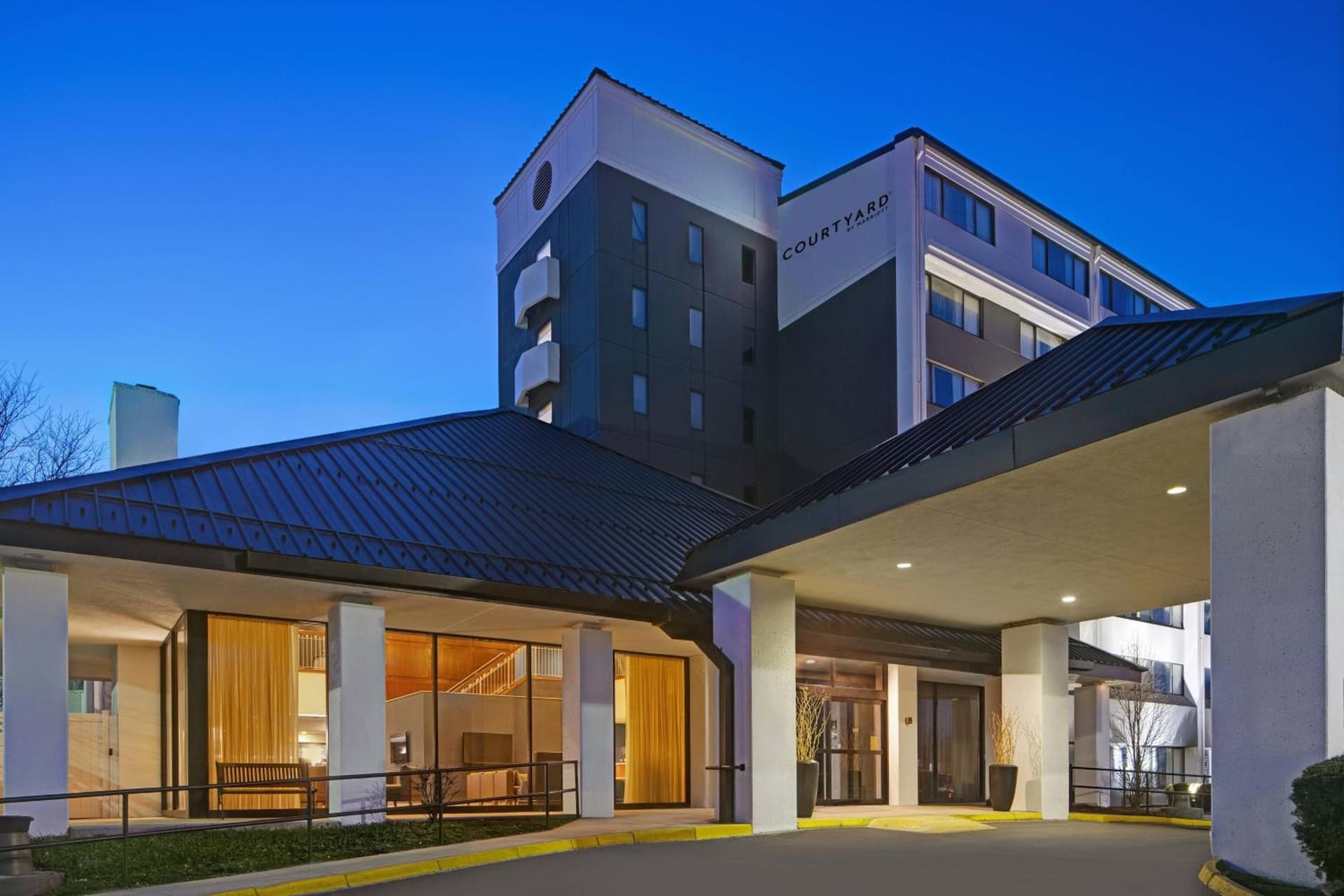 Courtyard Chicago Elmhurst/Oakbrook Area interior in Elmhurst, IL — gallery photo 2