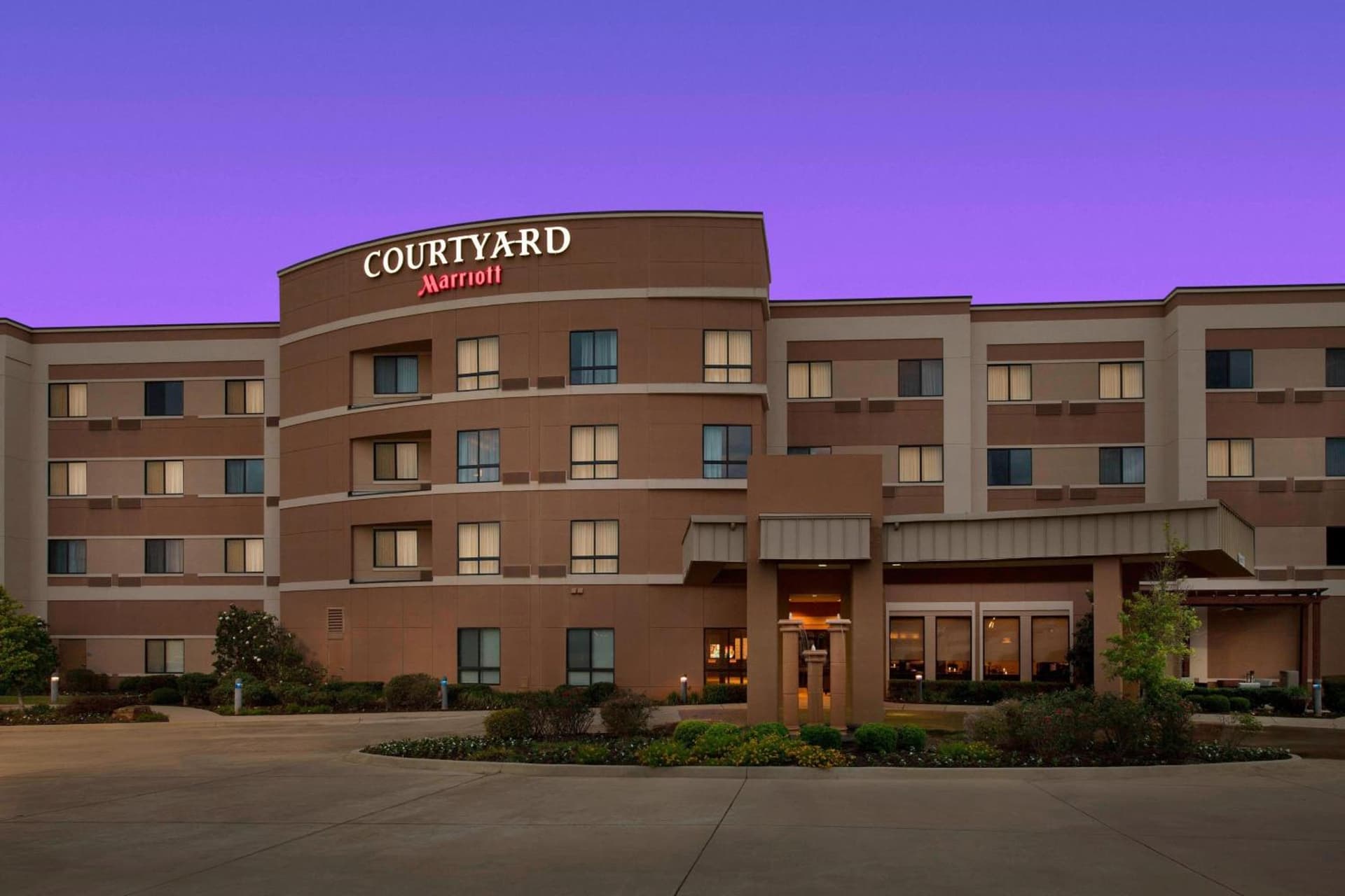 Courtyard by Marriott Tyler interior in Tyler, TX — gallery photo 2