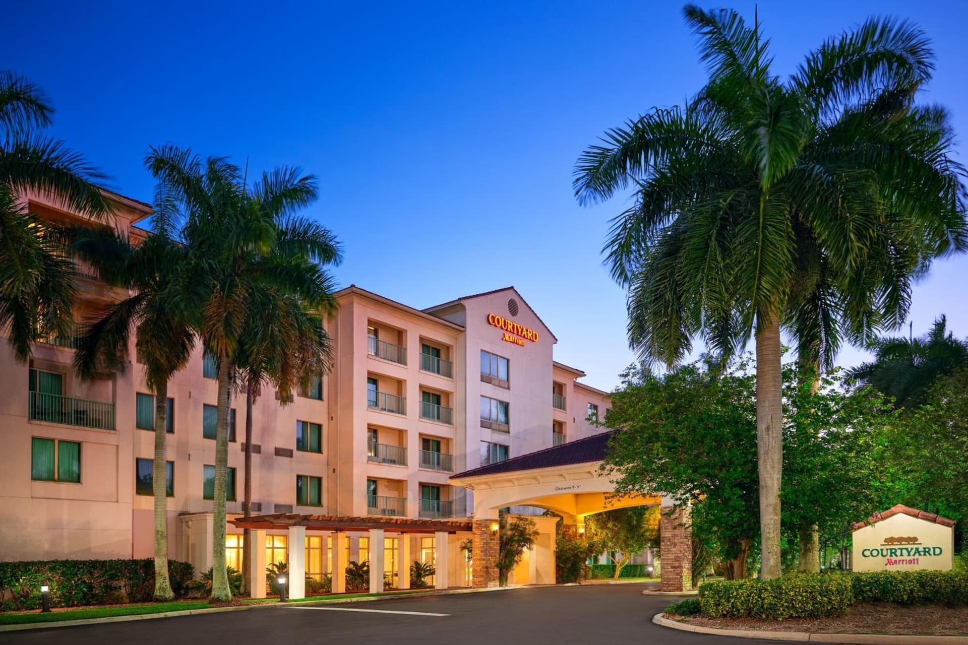 Courtyard Fort Lauderdale SW Miramar interior in Miramar, FL — gallery photo 2