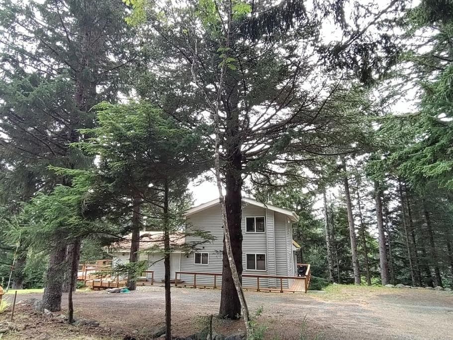 Hunter's Haven featured exterior or lobby in Haines, AK — similar hotel