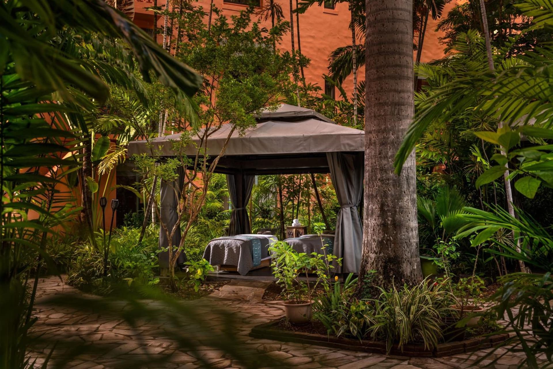 The Royal Hawaiian, A Luxury Collection Resort, Waikiki gallery photo in Honolulu, HI — image 66