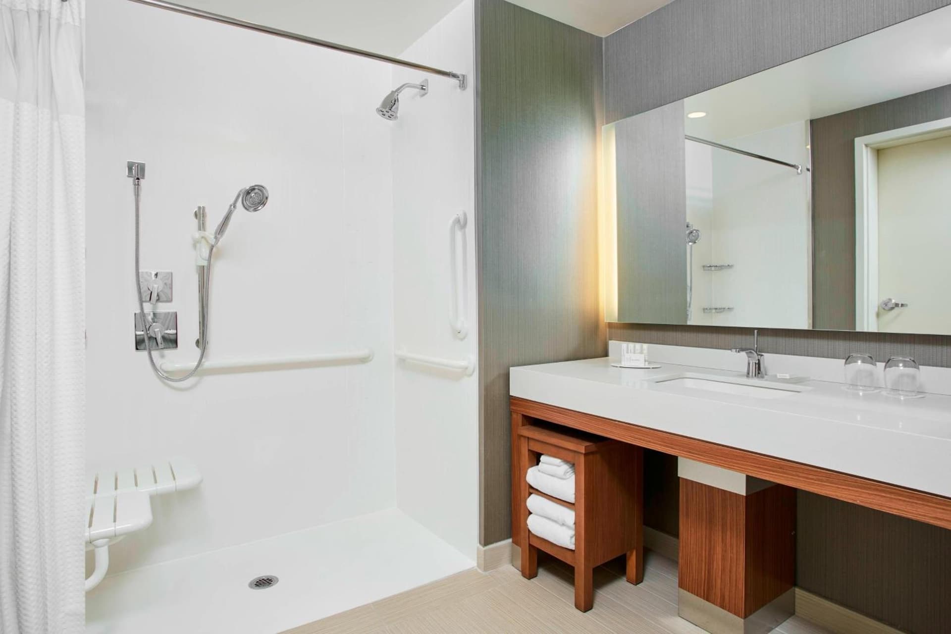 Courtyard by Marriott Erie Bayfront gallery photo in Erie, PA — image 49
