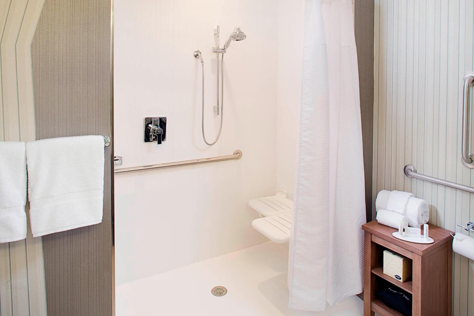 Courtyard by Marriott Dallas Carrollton and Carrollton Conference Center gallery photo in Carrollton, TX — image 4