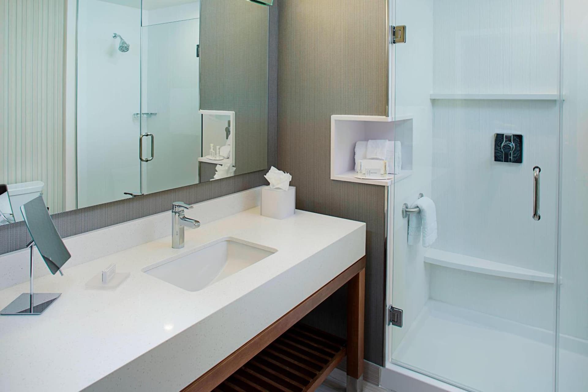 Courtyard by Marriott Dallas Carrollton and Carrollton Conference Center gallery photo in Carrollton, TX — image 34