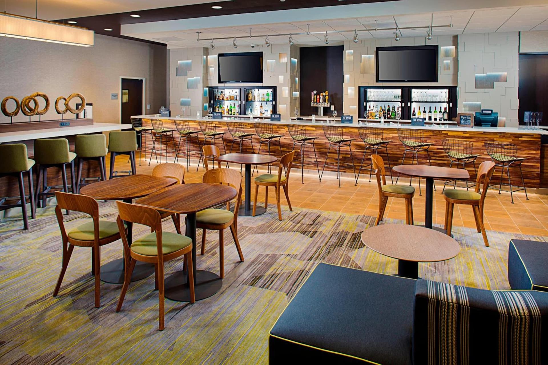 Courtyard by Marriott Dallas Carrollton and Carrollton Conference Center gallery photo in Carrollton, TX — image 10