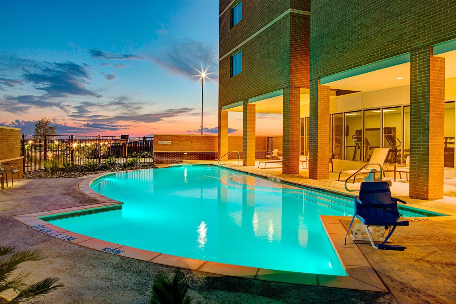 Courtyard by Marriott Dallas Carrollton and Carrollton Conference Center gallery photo in Carrollton, TX — image 23