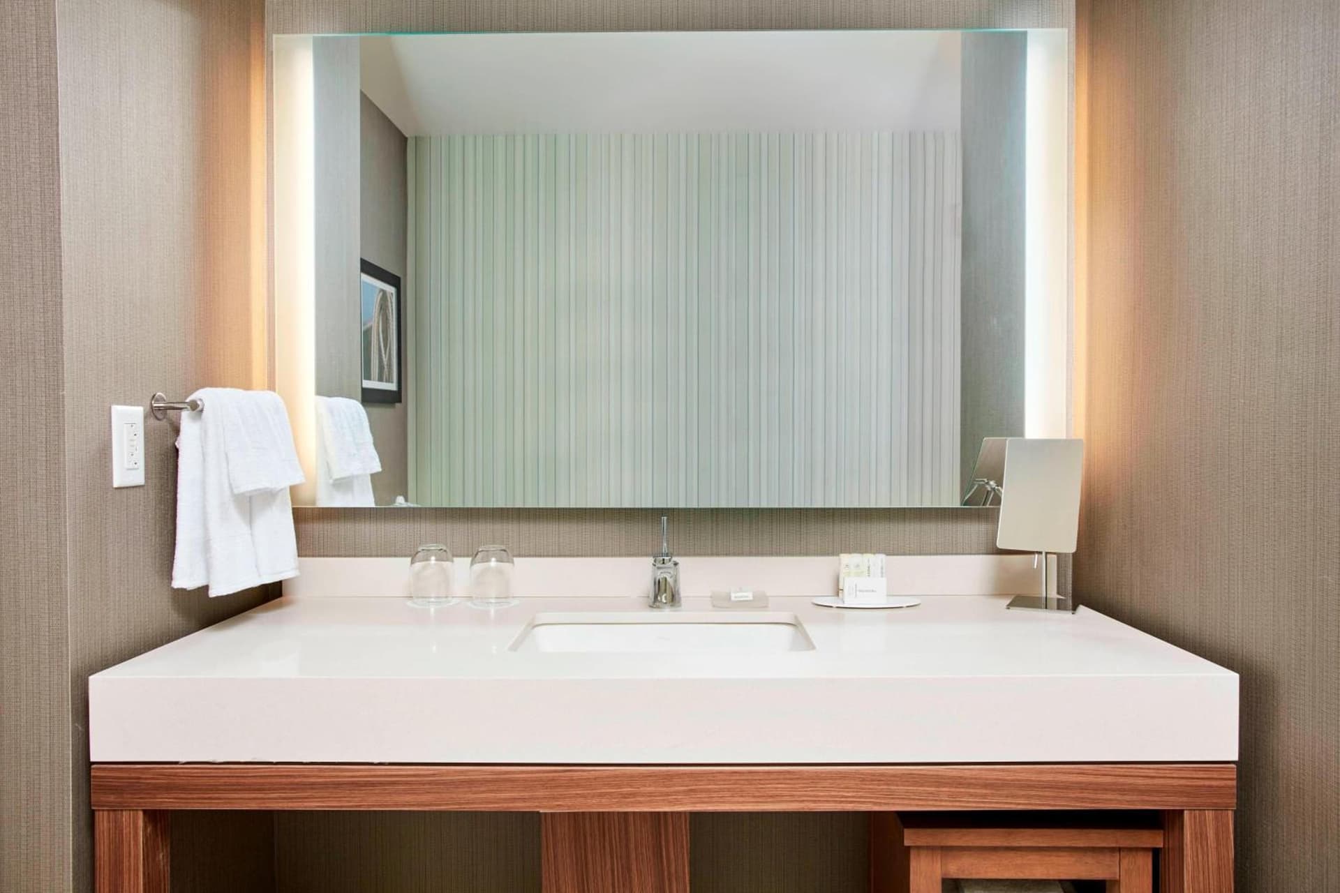 Courtyard by Marriott Erie Bayfront gallery photo in Erie, PA — image 8