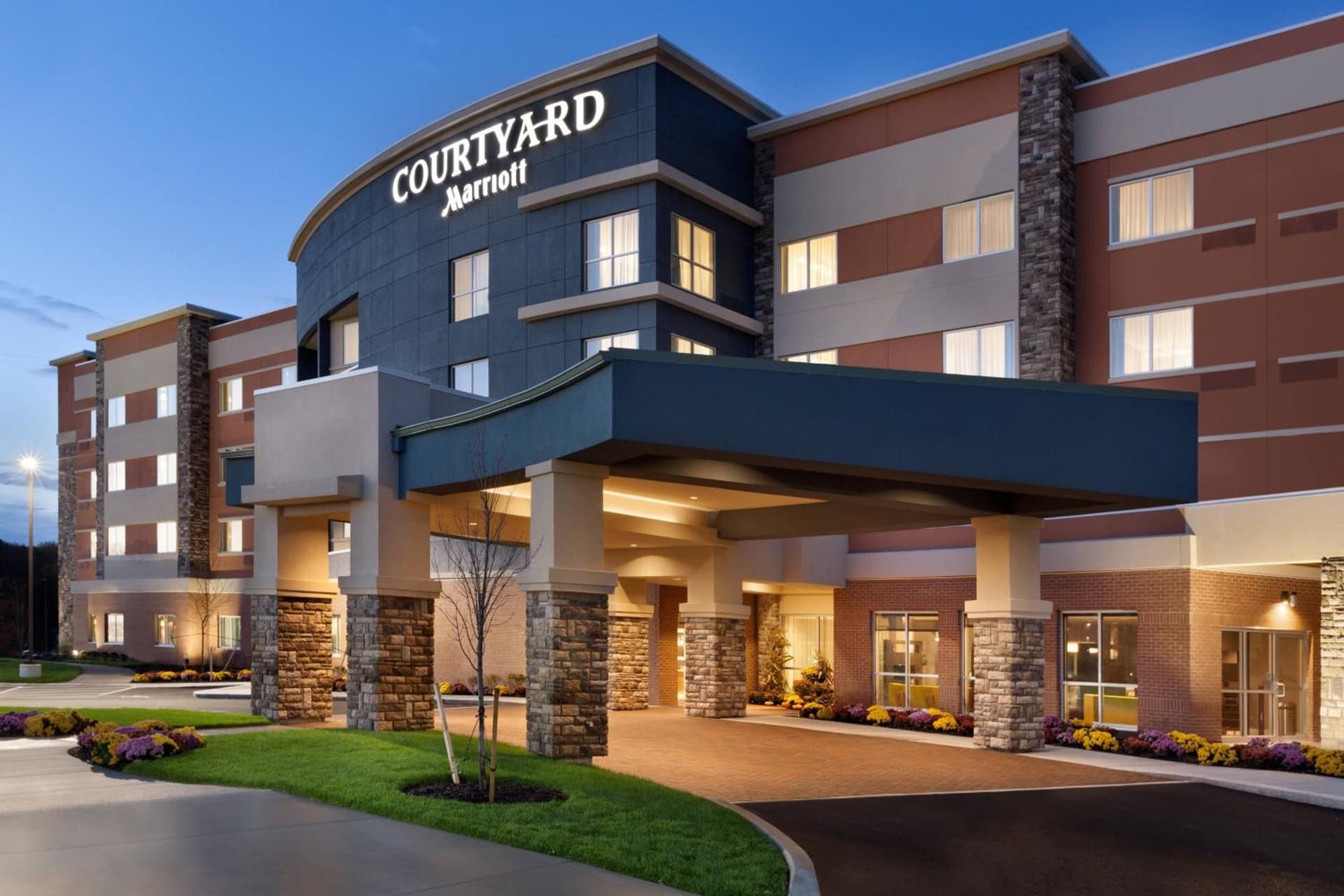 Courtyard by Marriott Boston Dedham/Westwood interior in Westwood — gallery photo 2